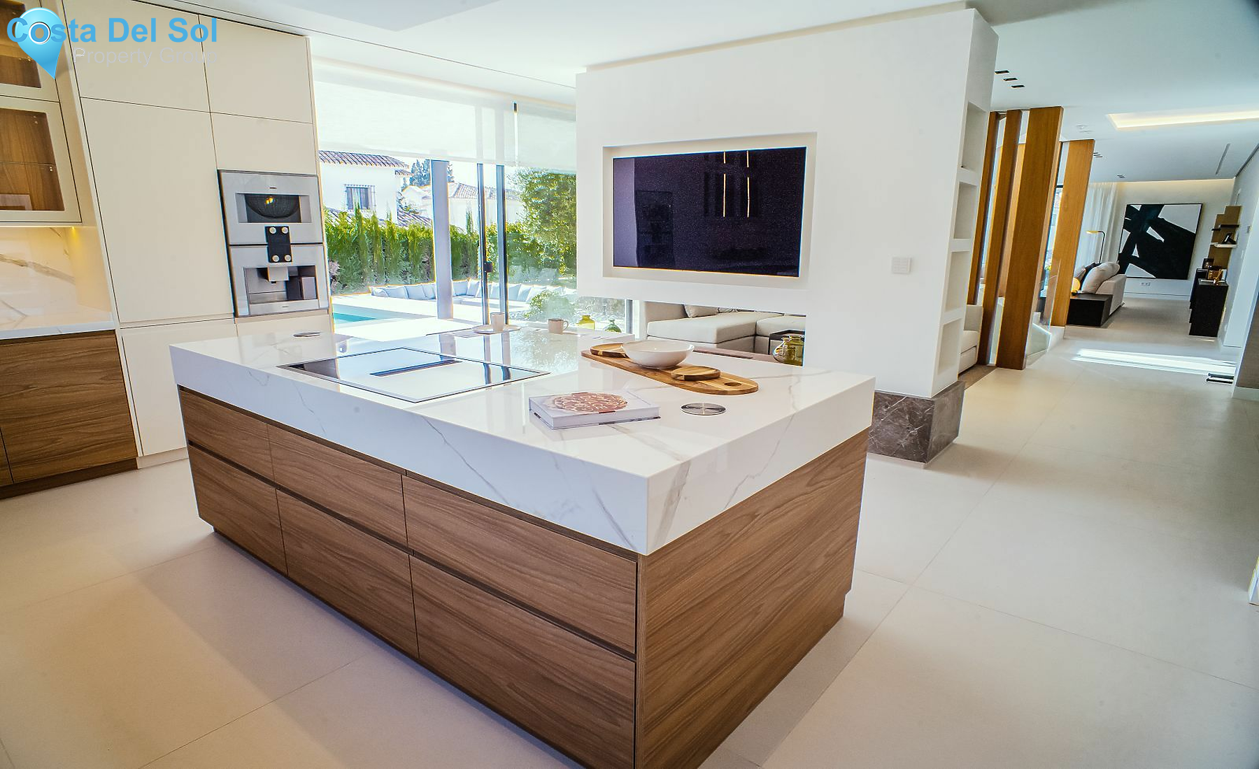 Detached Villa in The Golden Mile-1529861