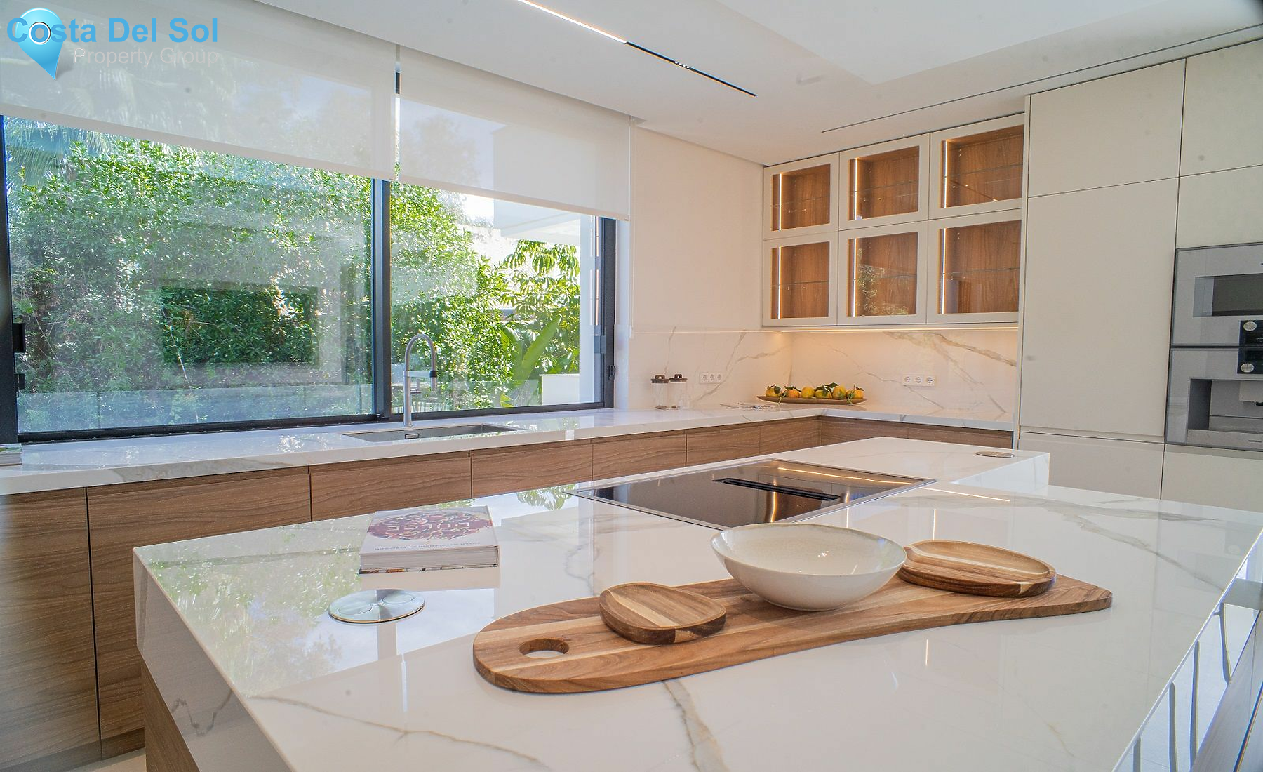 Detached Villa in The Golden Mile-1529864