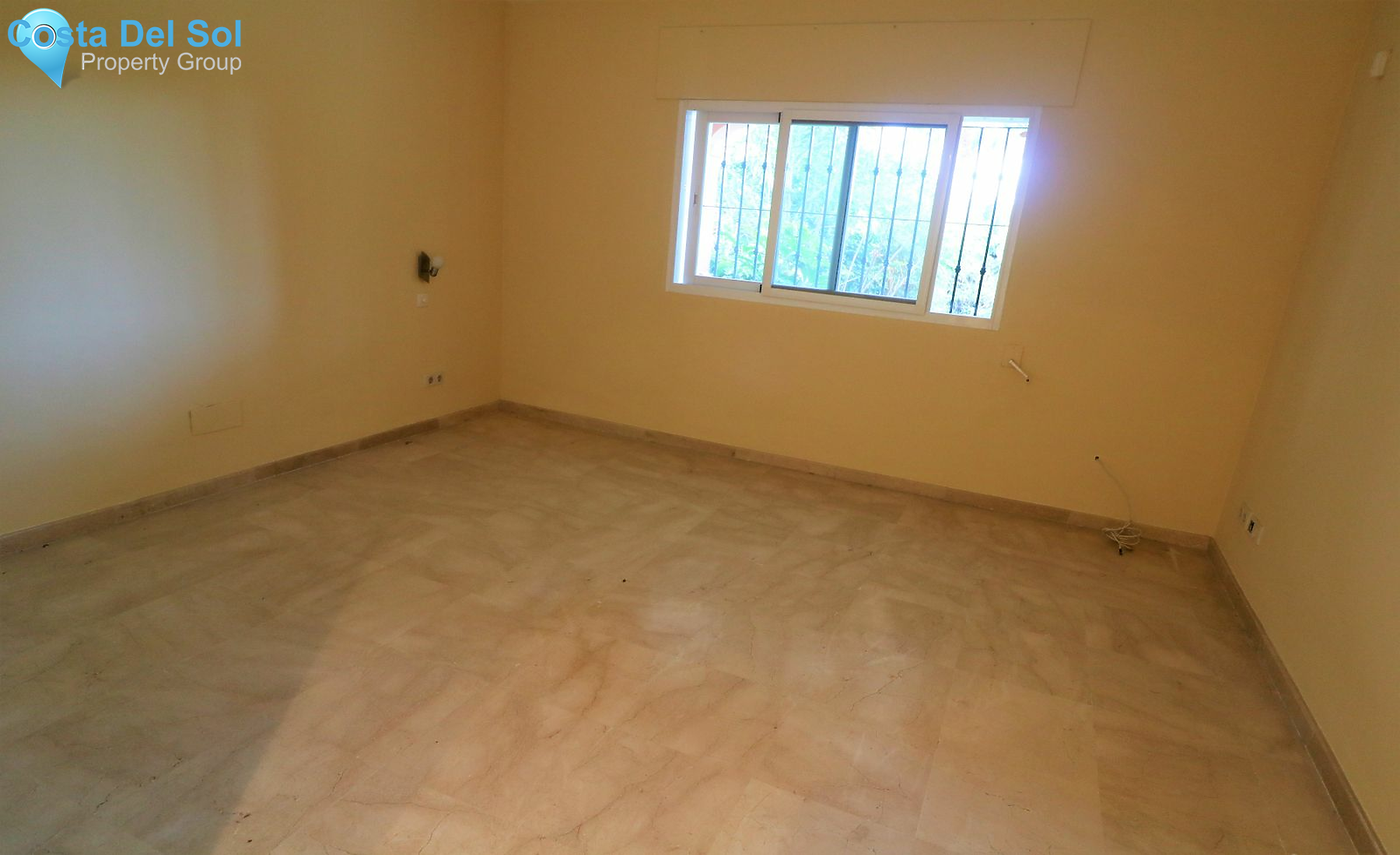 Ground Floor Apartment in Estepona-1175523