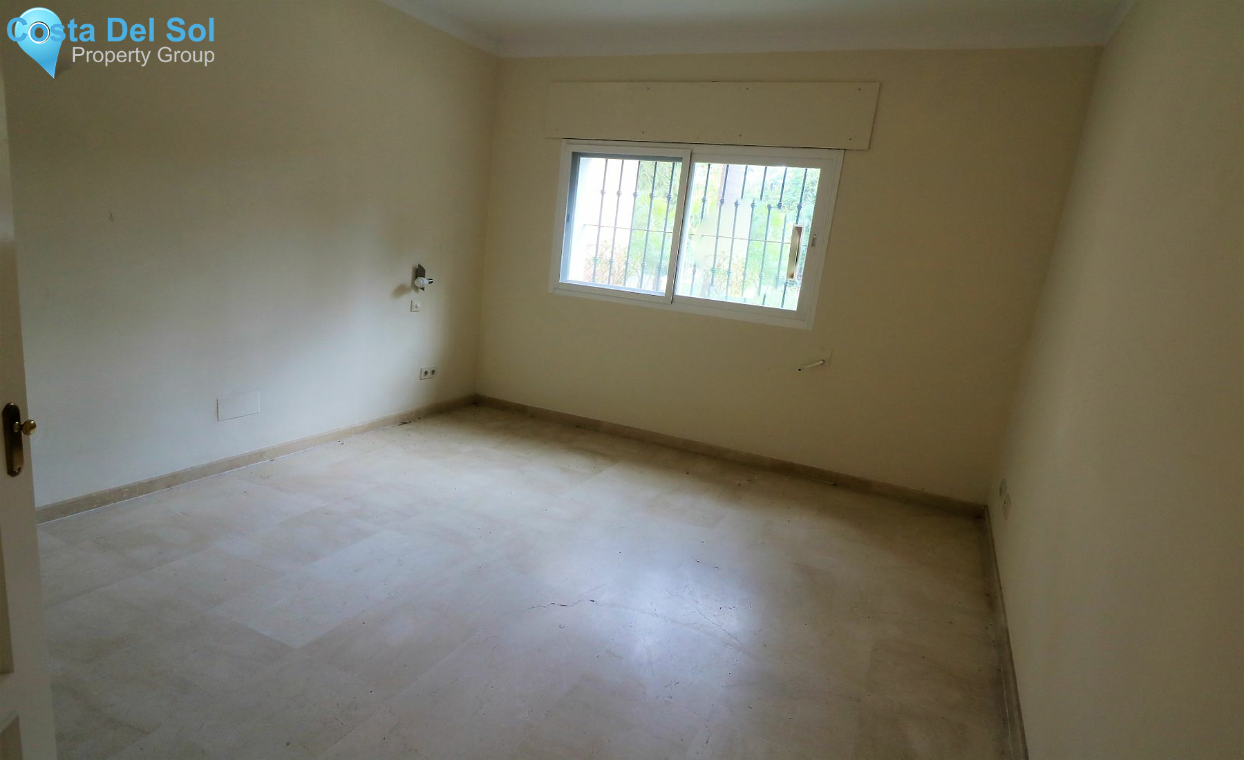 Ground Floor Apartment in Estepona-1175524