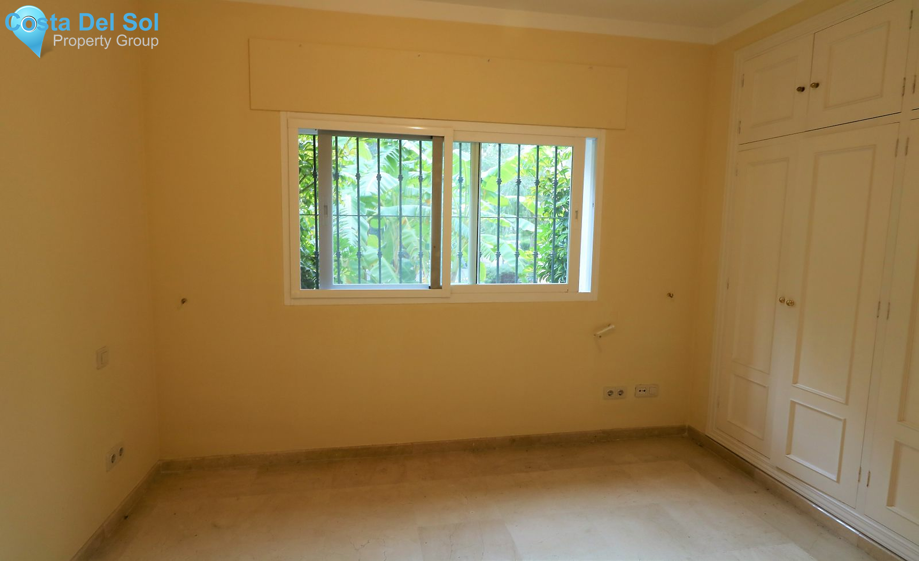 Ground Floor Apartment in Estepona-1175526