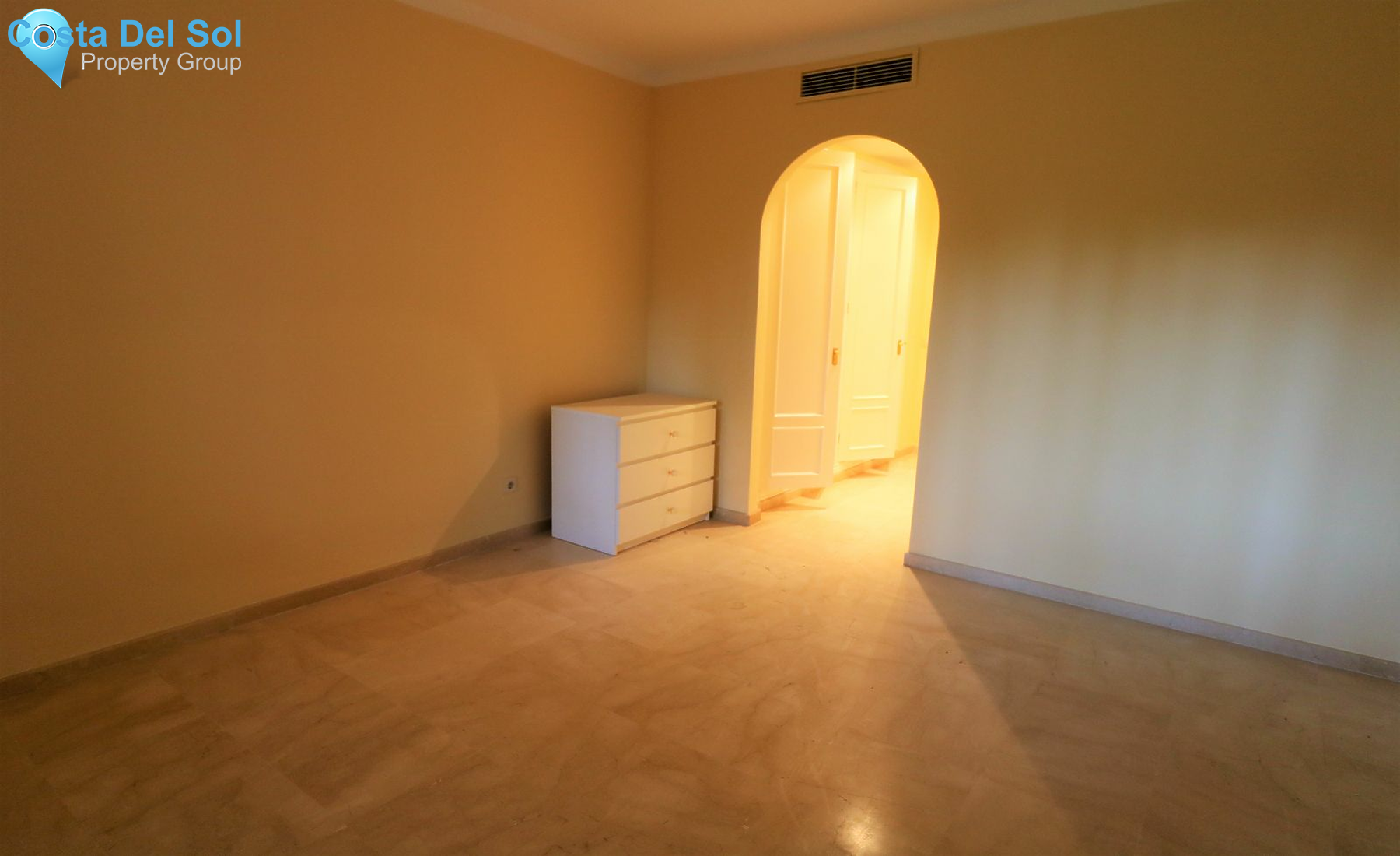 Ground Floor Apartment in Estepona-1175528