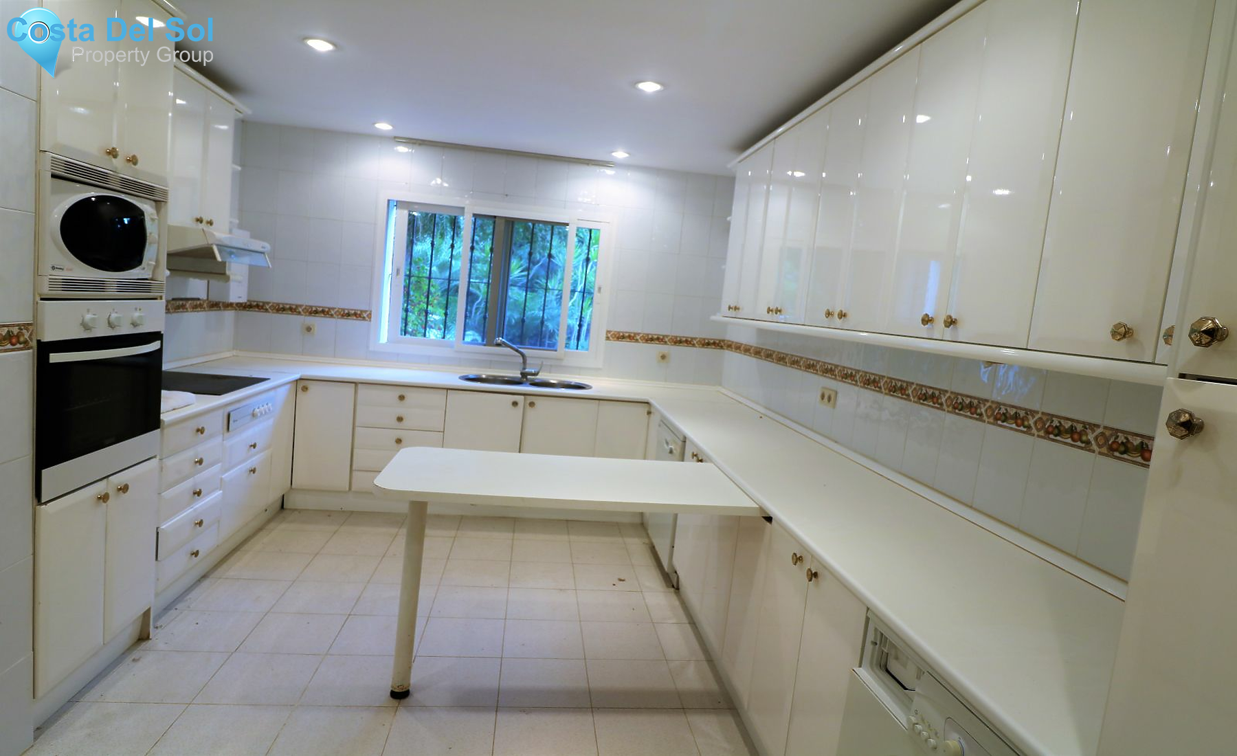 Ground Floor Apartment in Estepona-1175529