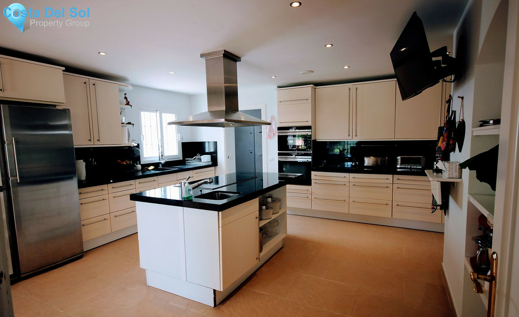 House in El Paraiso-1248486