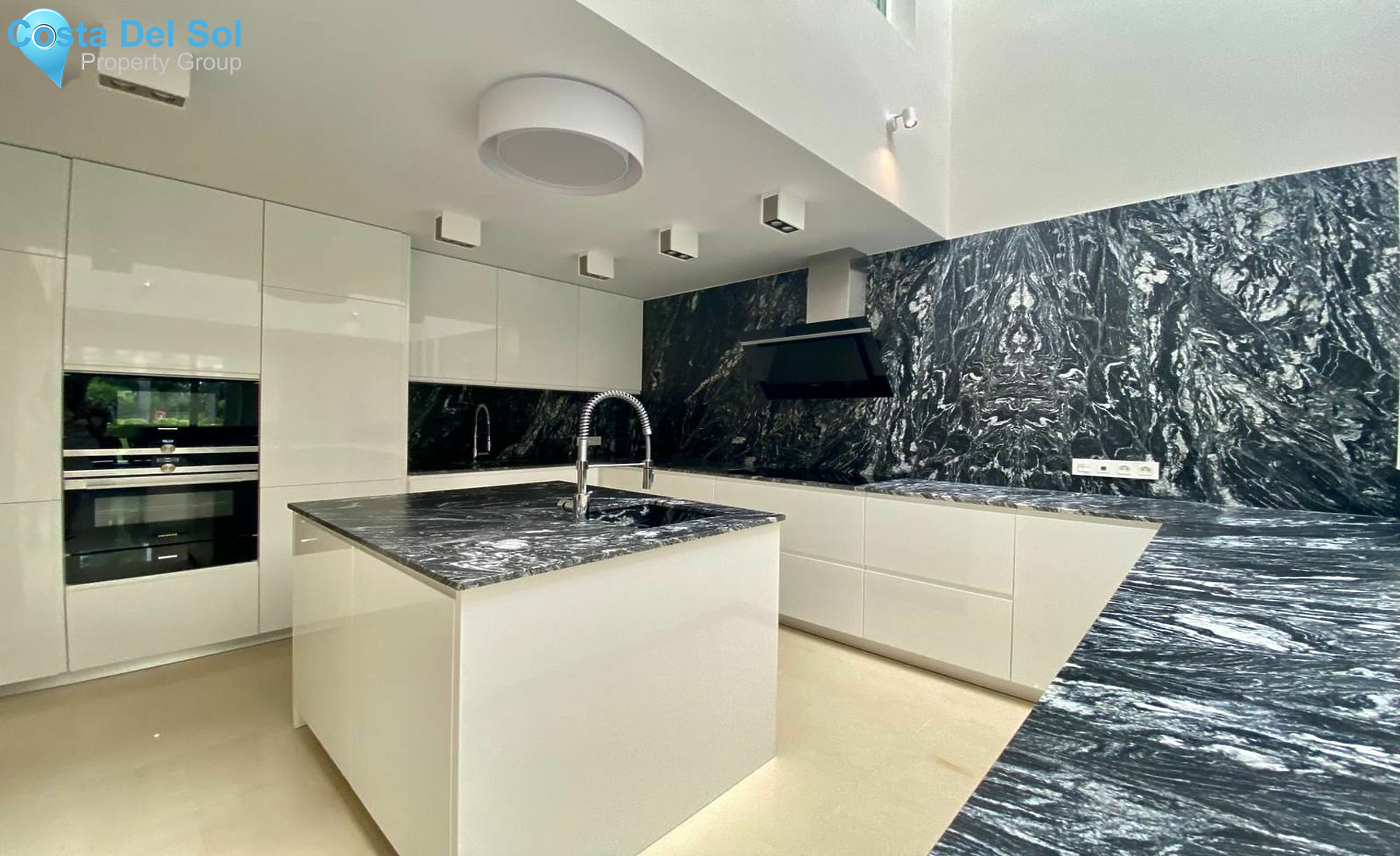 Middle Floor Apartment in Marbella-1484283