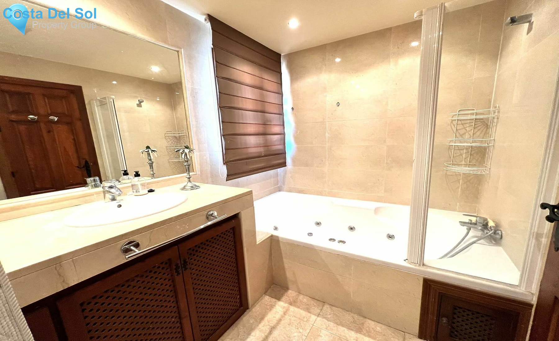 Semi-Detached House in The Golden Mile-1199980