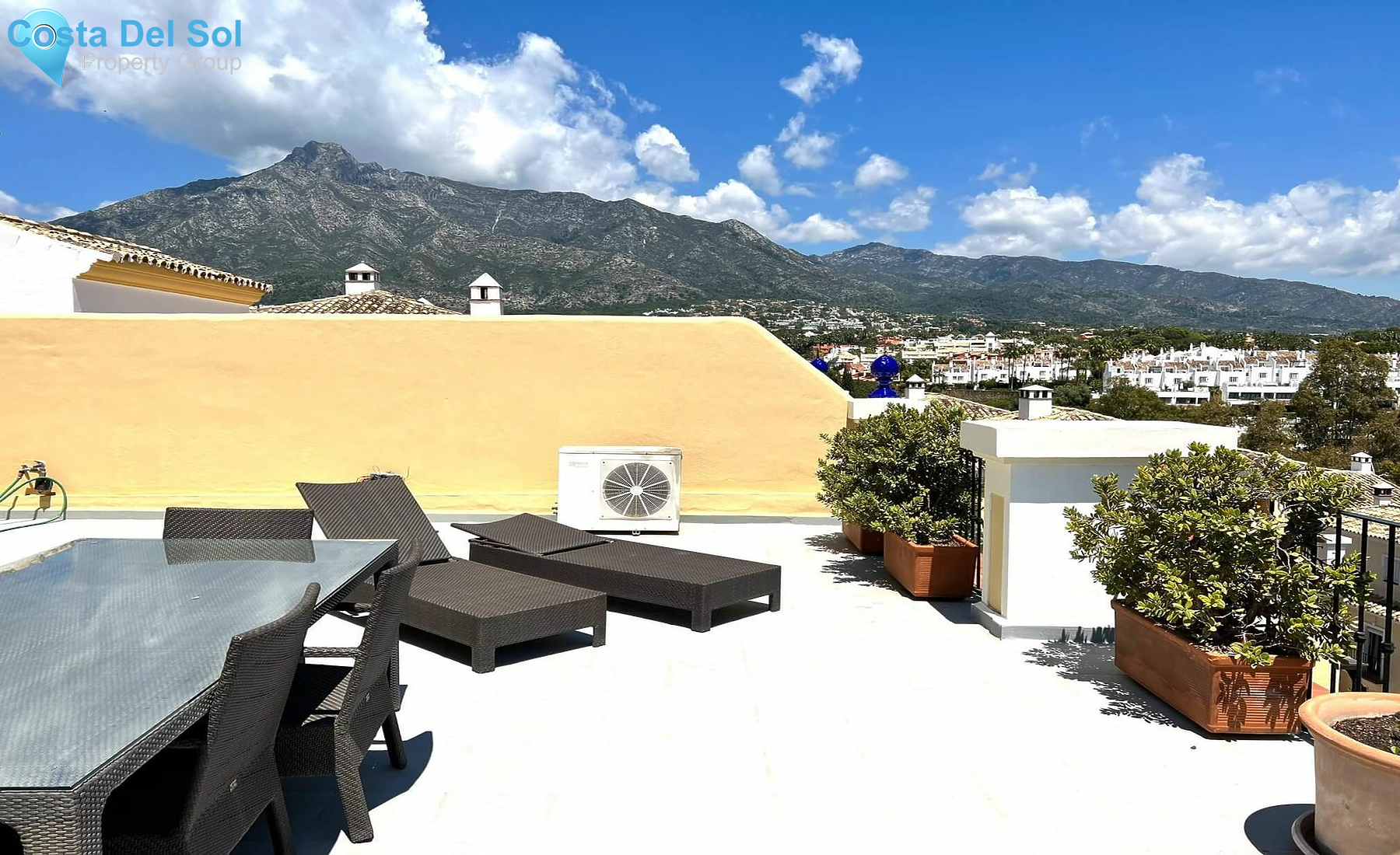 Semi-Detached House in The Golden Mile-1199981