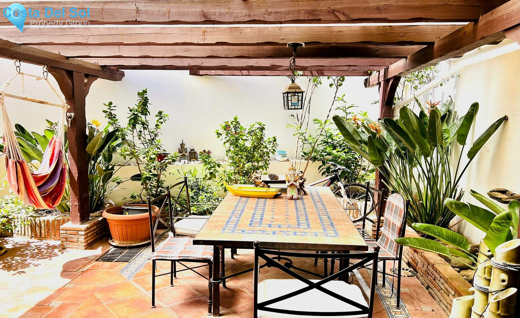 Semi-Detached House in The Golden Mile-1199973