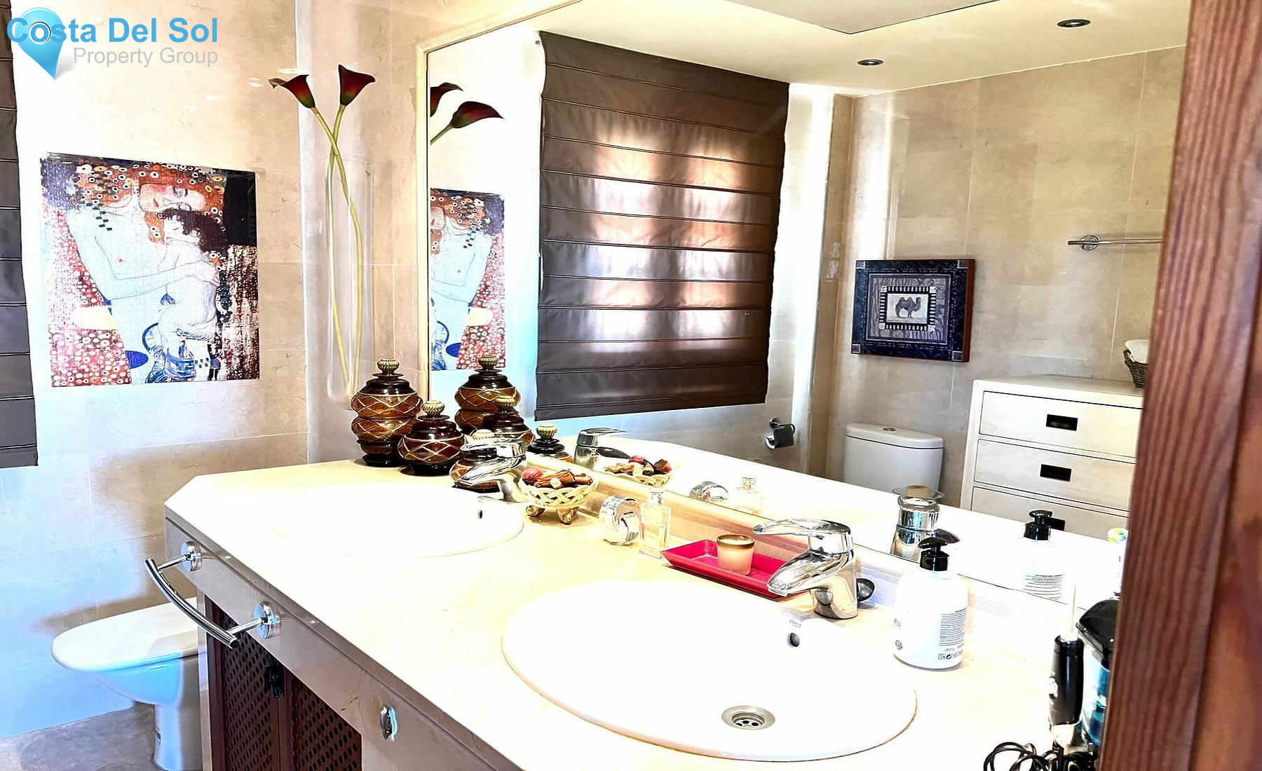 Semi-Detached House in The Golden Mile-1199976