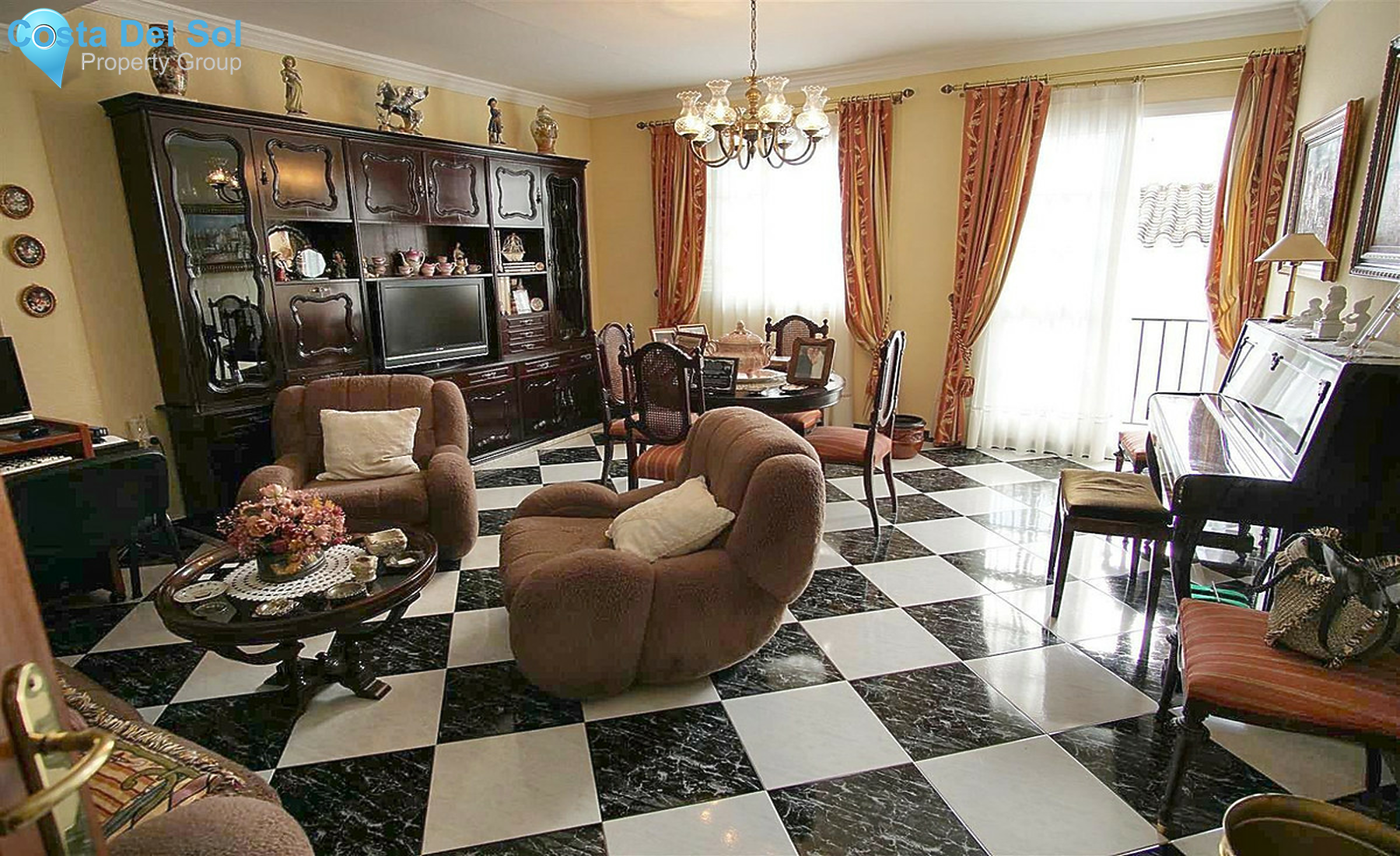 Townhouse in Alhaurín el Grande-1457732