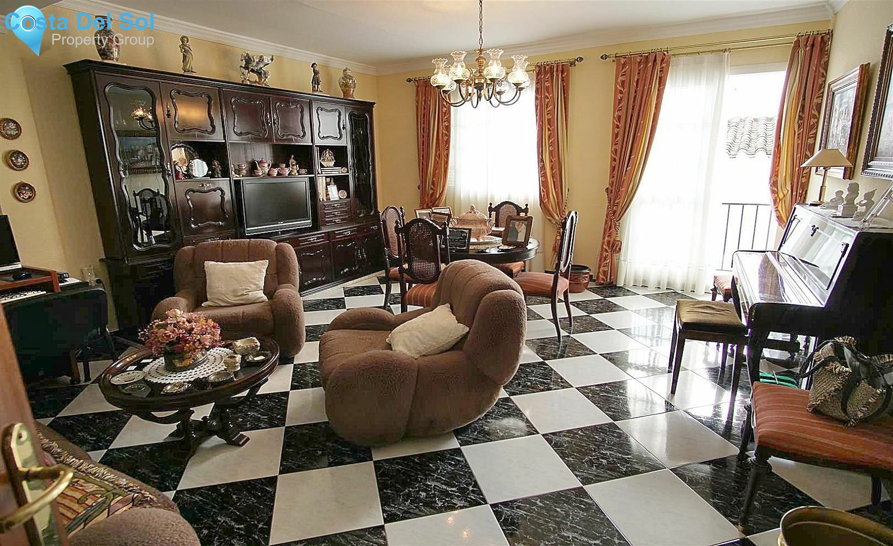 Townhouse in Alhaurín el Grande-1498448