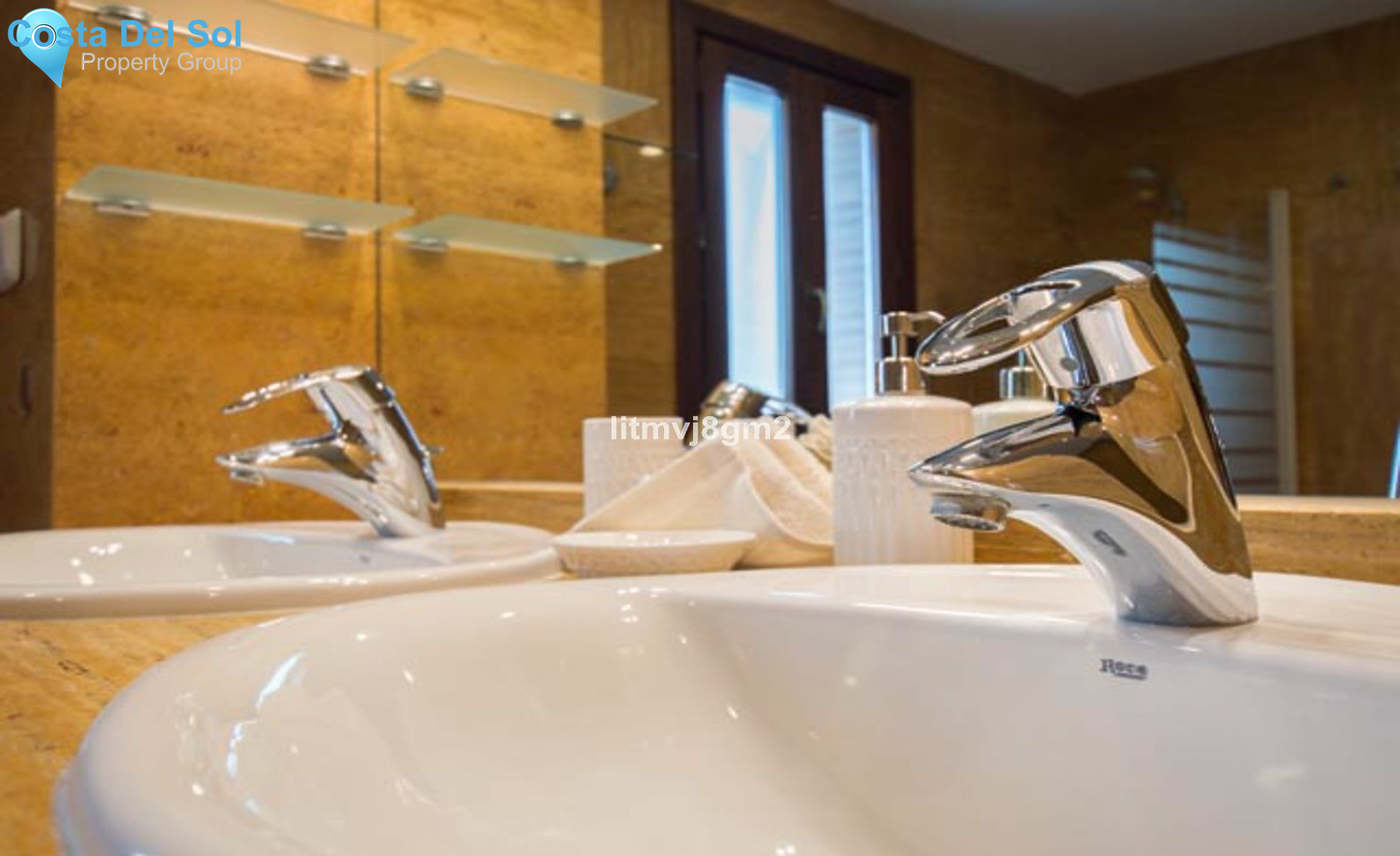 Townhouse in The Golden Mile-1126836