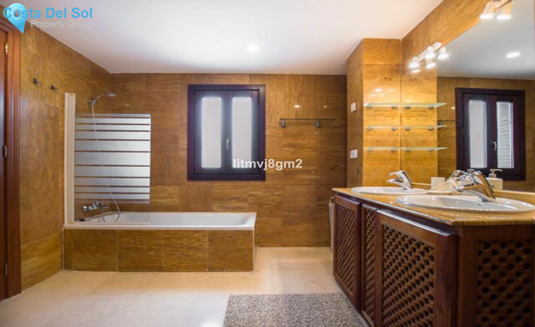 Townhouse in The Golden Mile-1126837