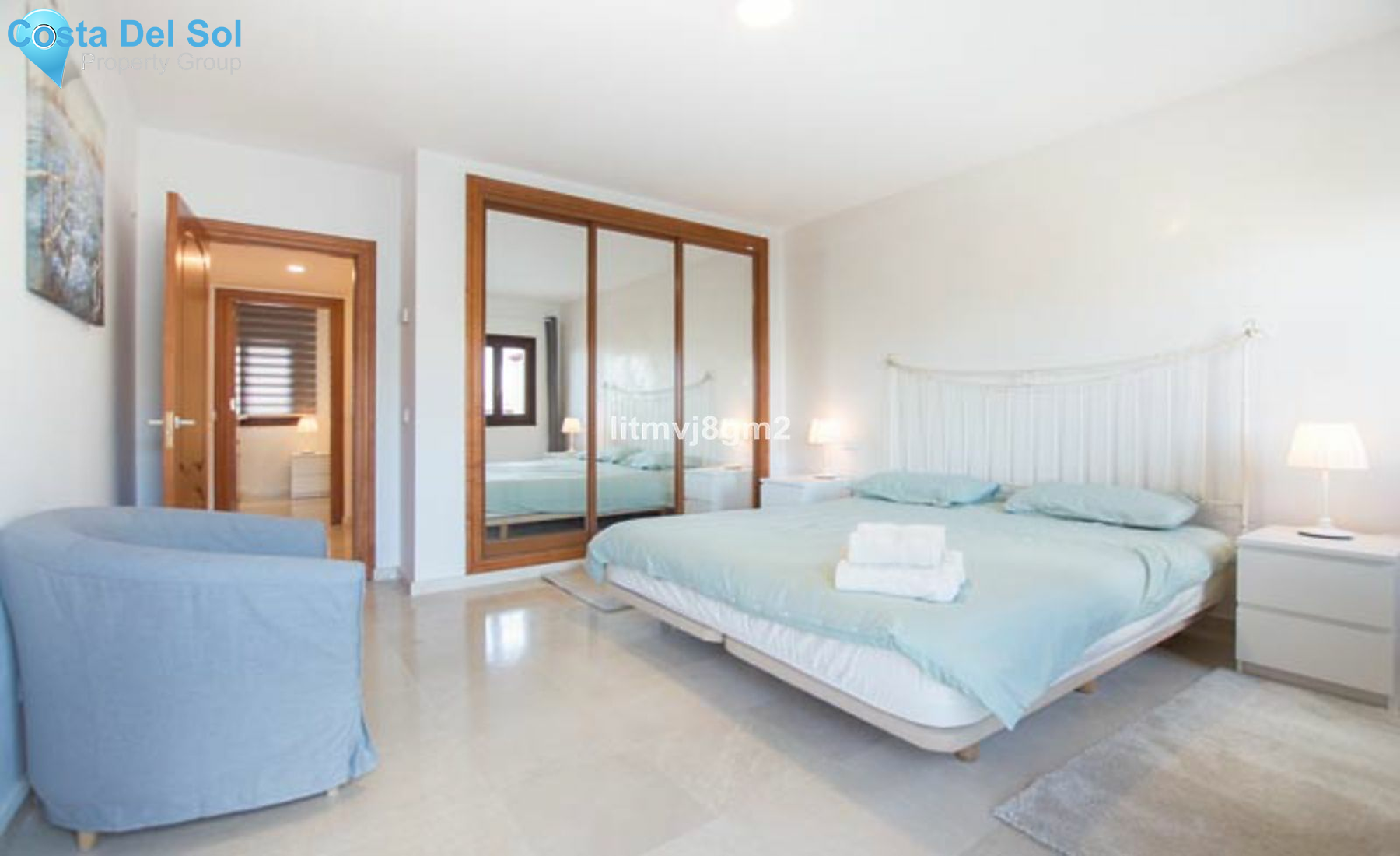 Townhouse in The Golden Mile-1126838