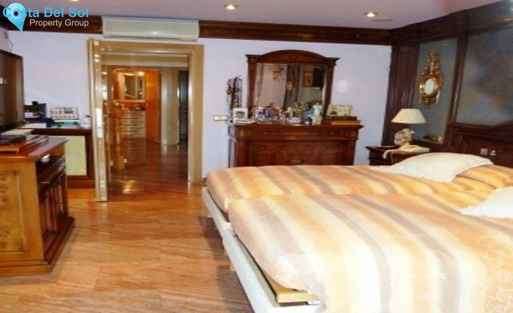 Detached Villa in Alhaurín de la Torre-1226555