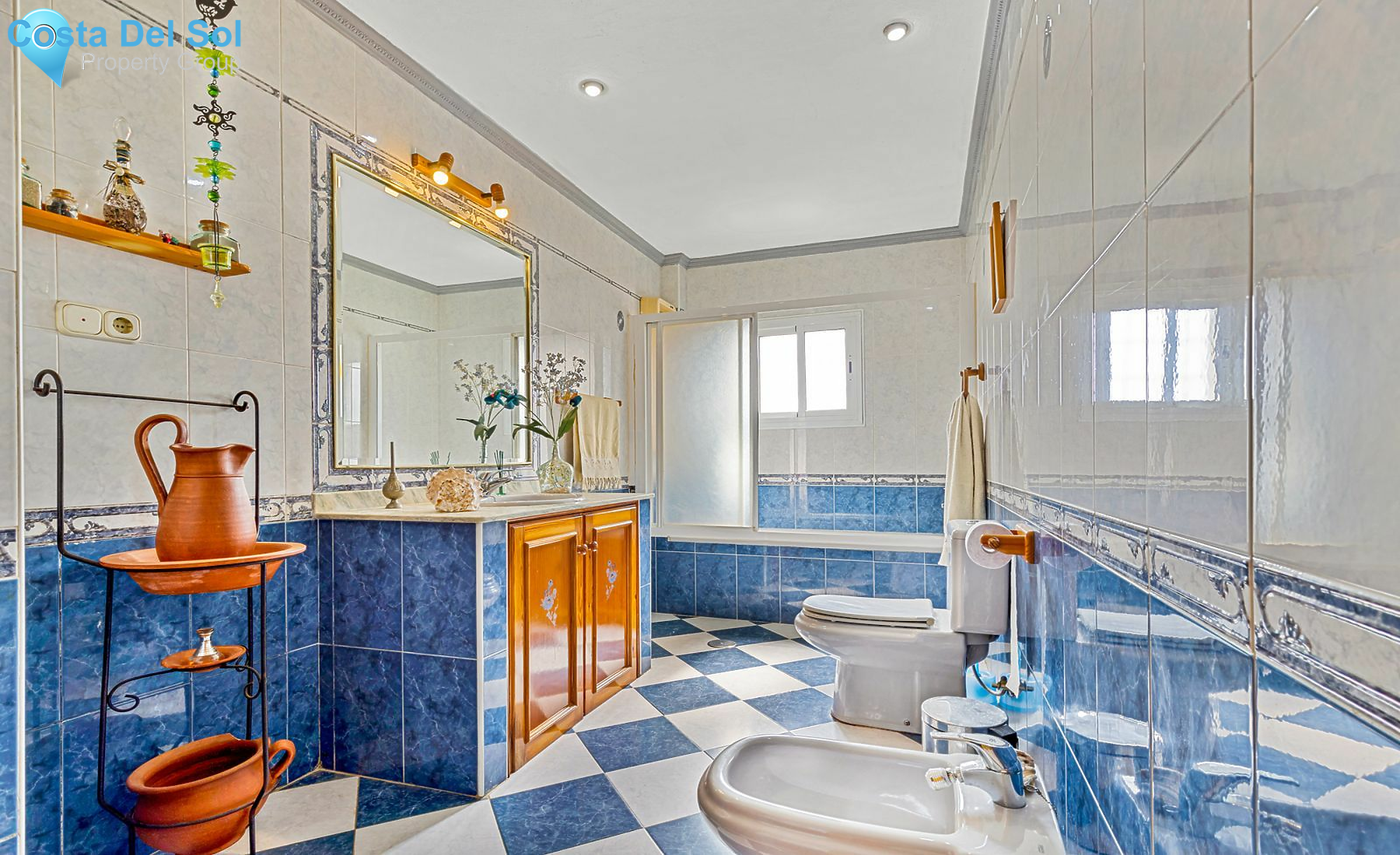 Detached Villa in Alhaurín de la Torre-1517942