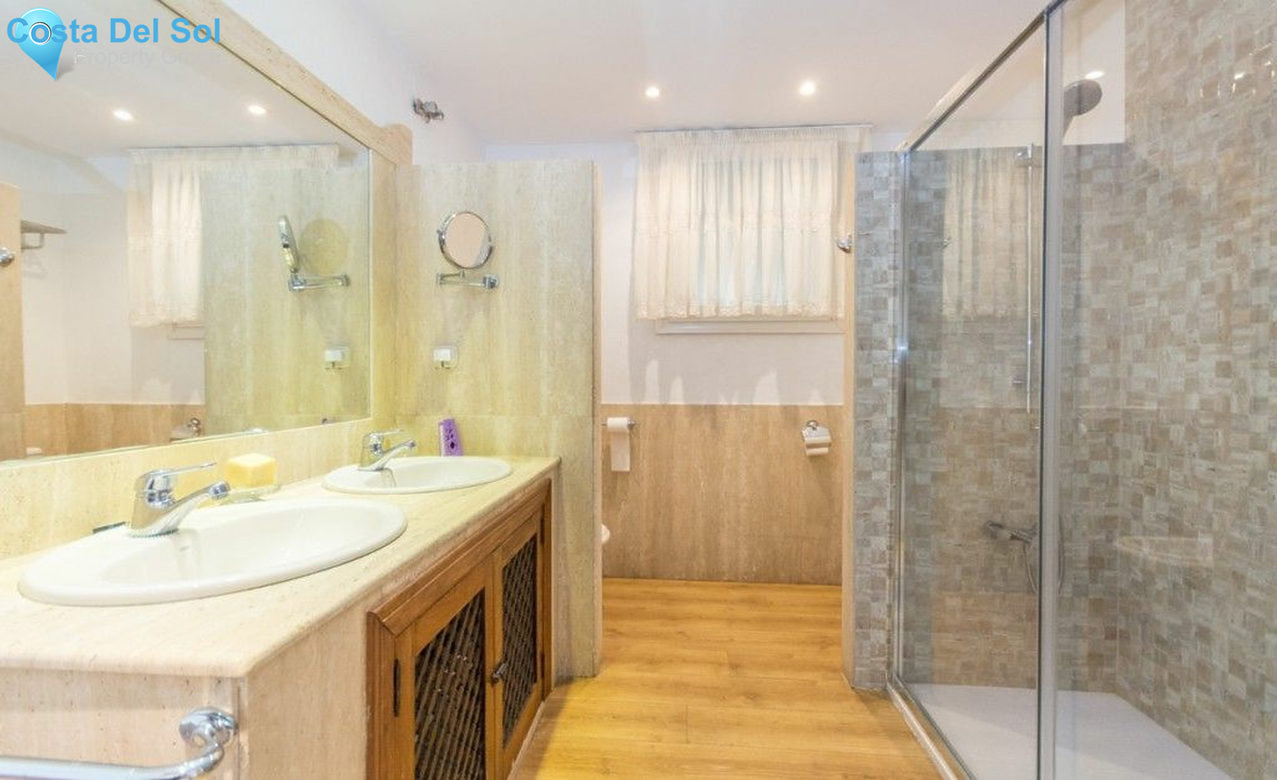 Detached Villa in Benalmadena Pueblo-1201622