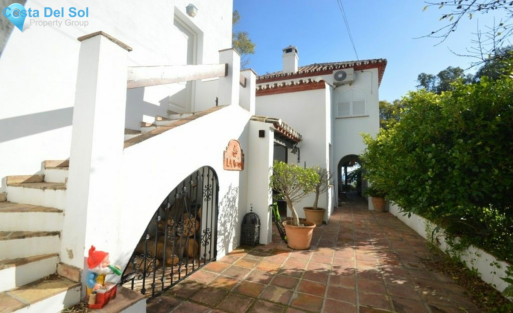 Detached Villa in Benalmadena Pueblo-1201610