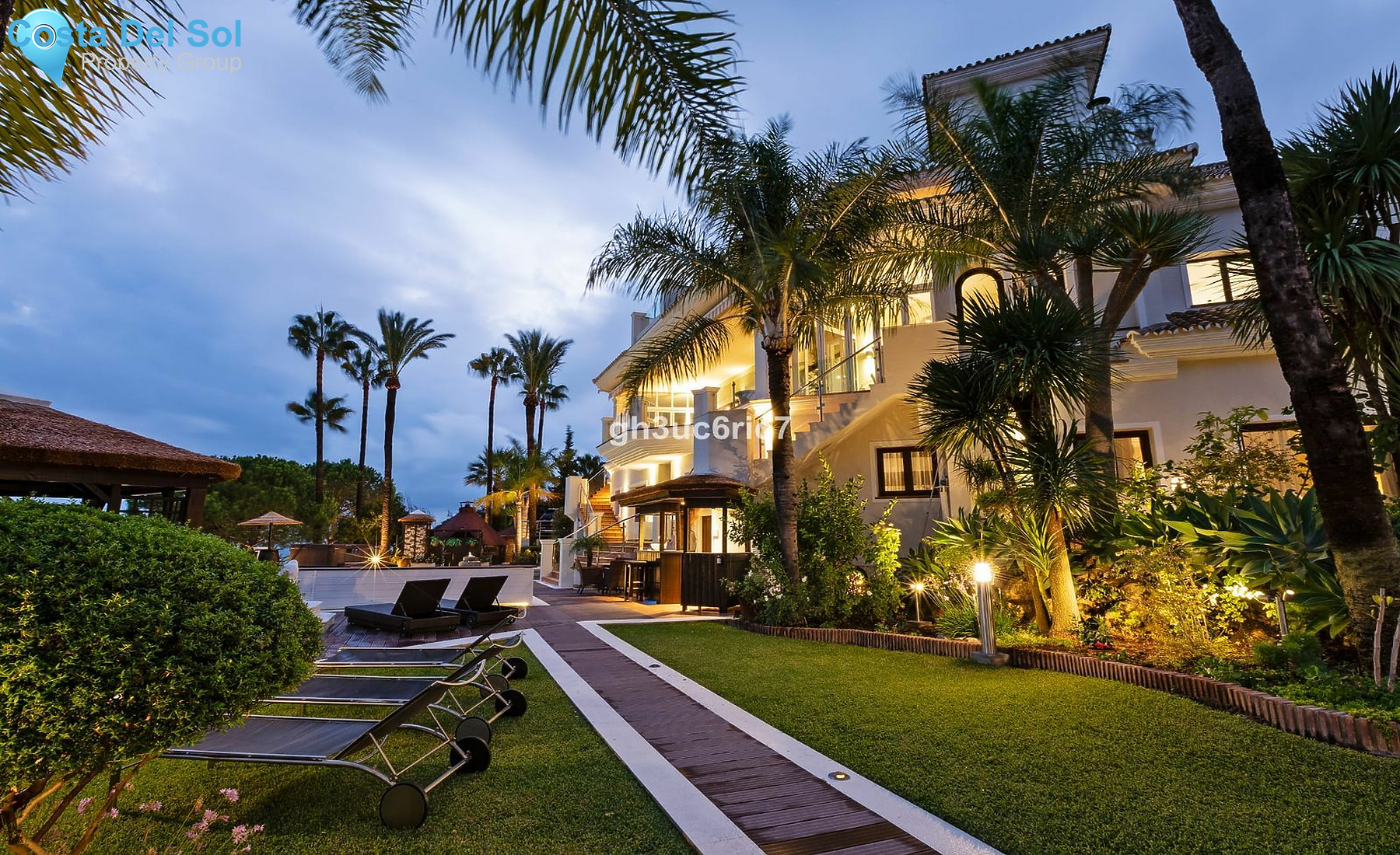 Detached Villa in Hacienda Las Chapas-1177366