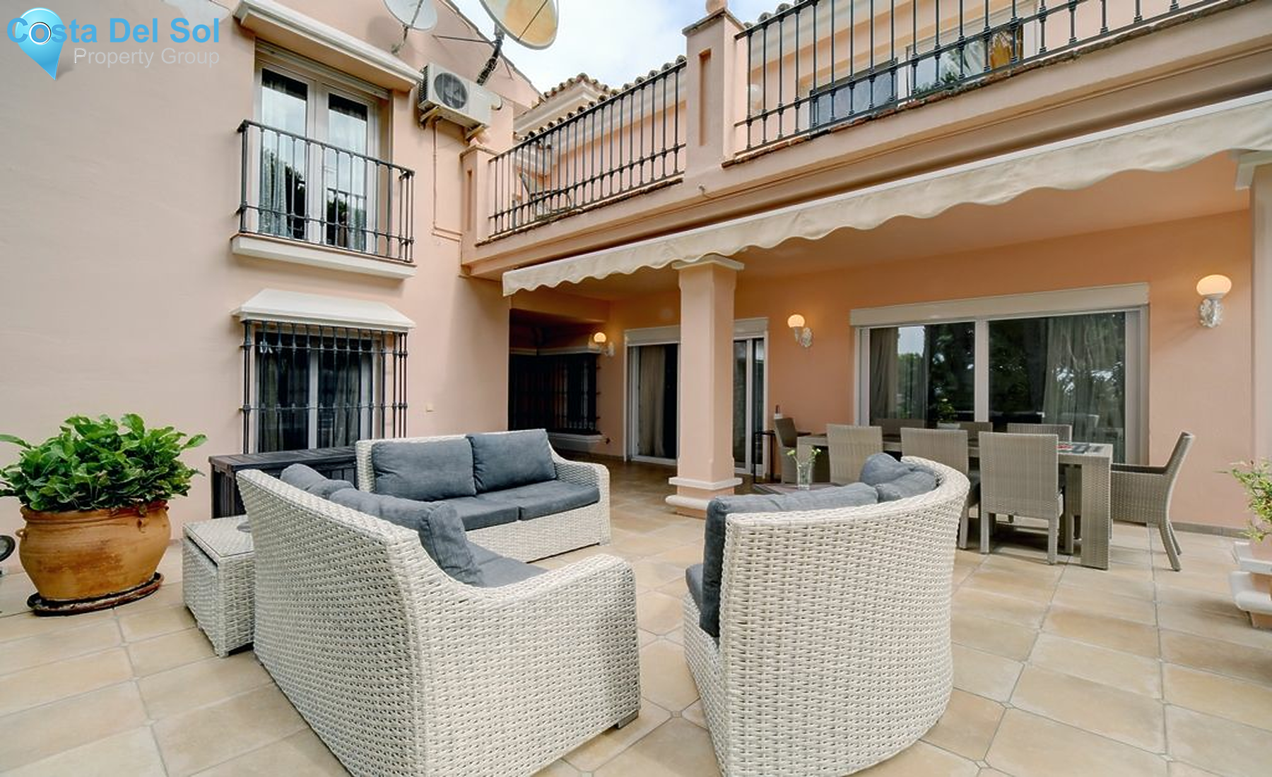 Detached Villa in Hacienda Las Chapas-1202305