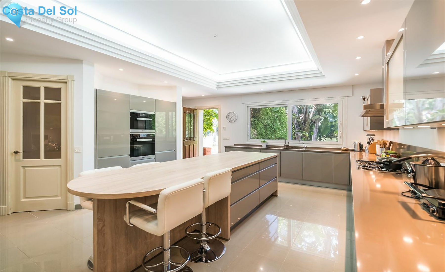 Detached Villa in Marbella-1138235