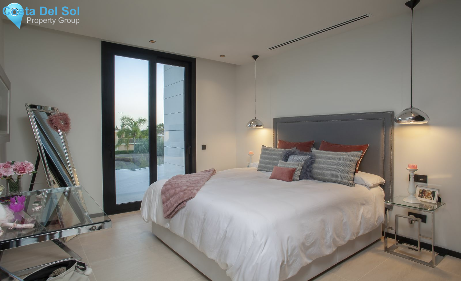 Detached Villa in Nueva Andalucía-1182898