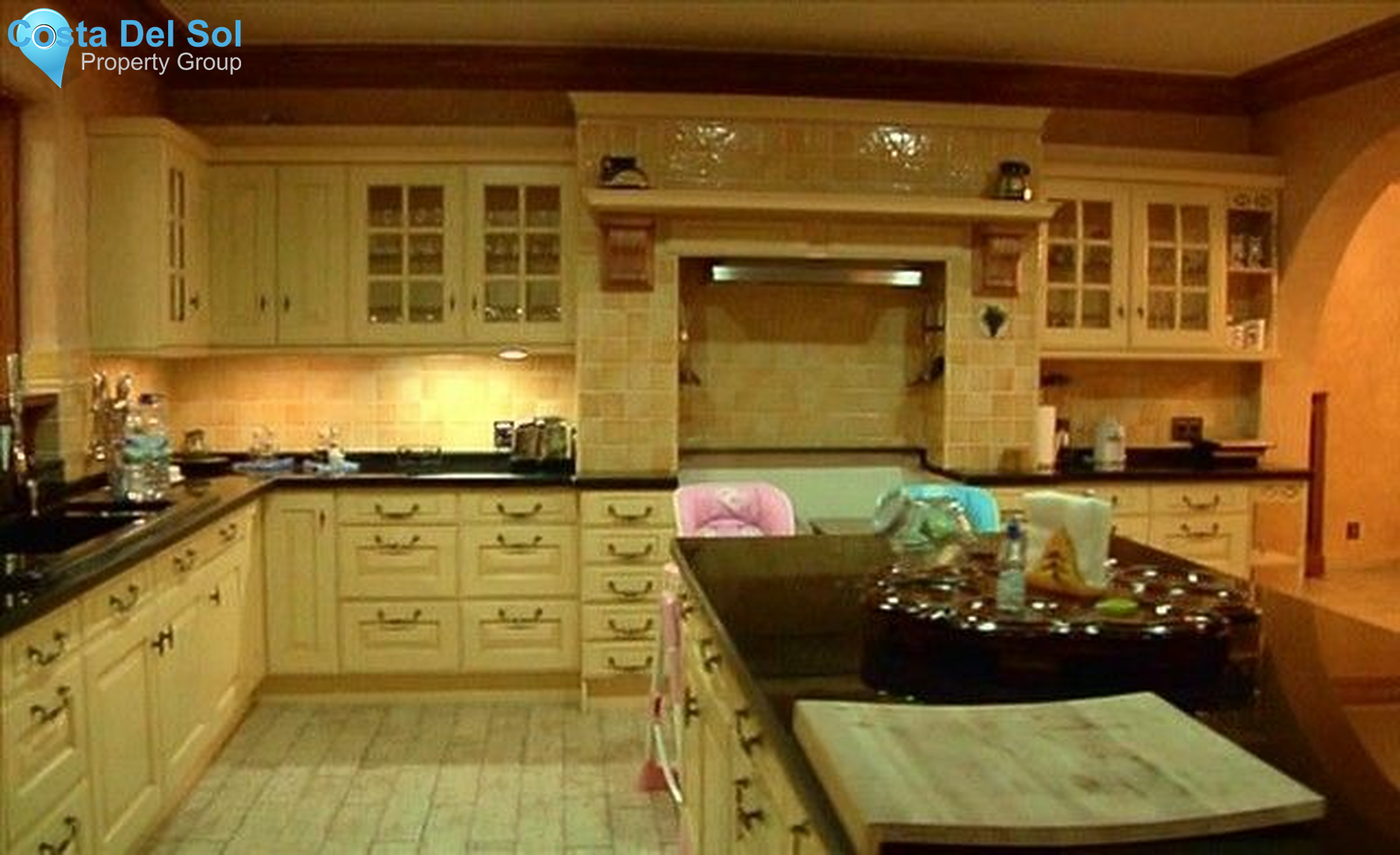 Detached Villa in Nueva Andalucía-1218650