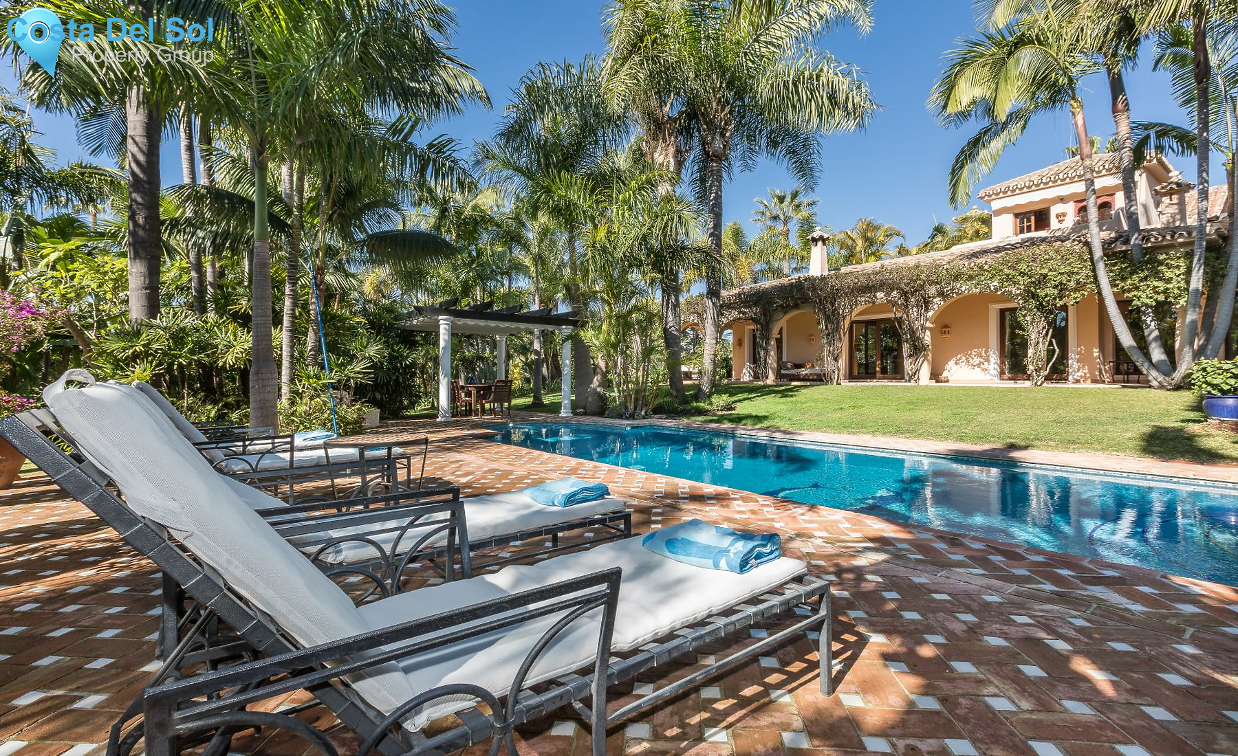 Detached Villa in Nueva Andalucía-1392372