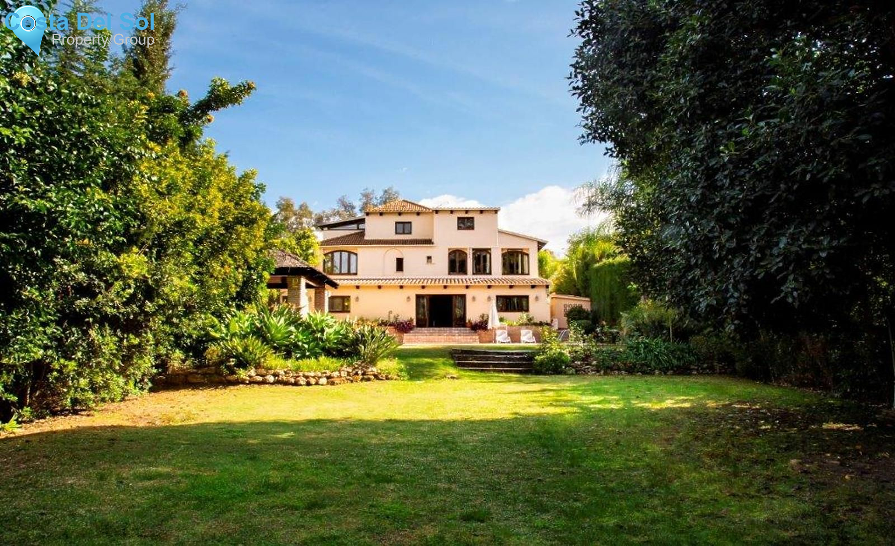 Detached Villa in Nueva Andalucía