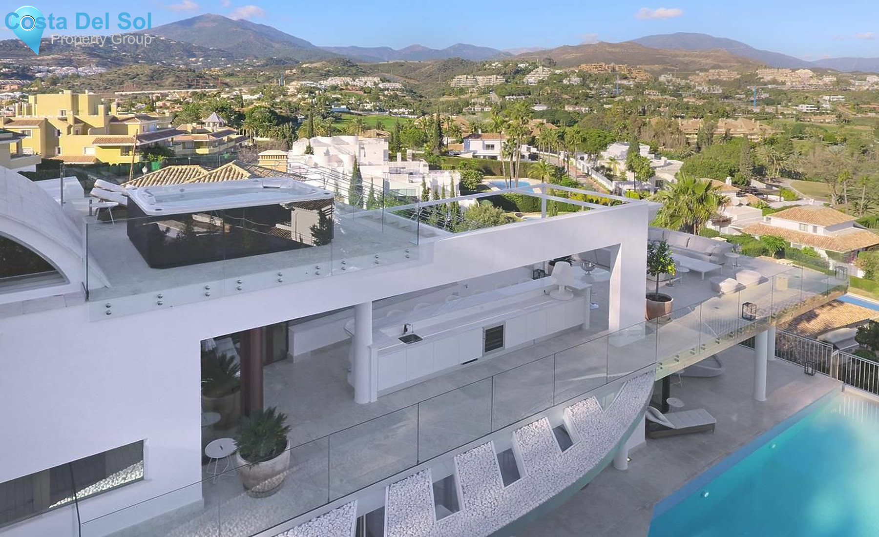 Detached Villa in Nueva Andalucía-1546034