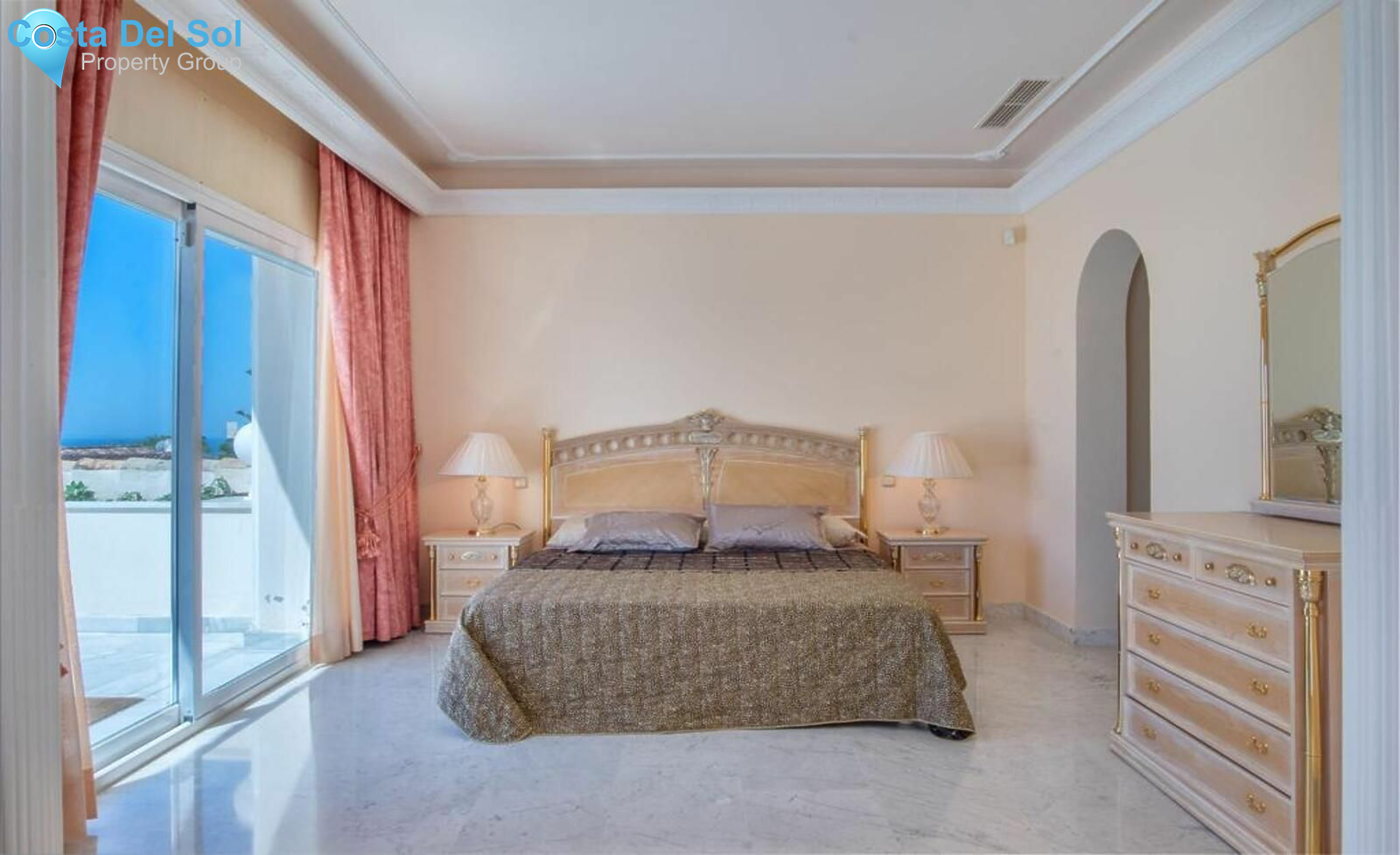 Detached Villa in Sierra Blanca-1136512