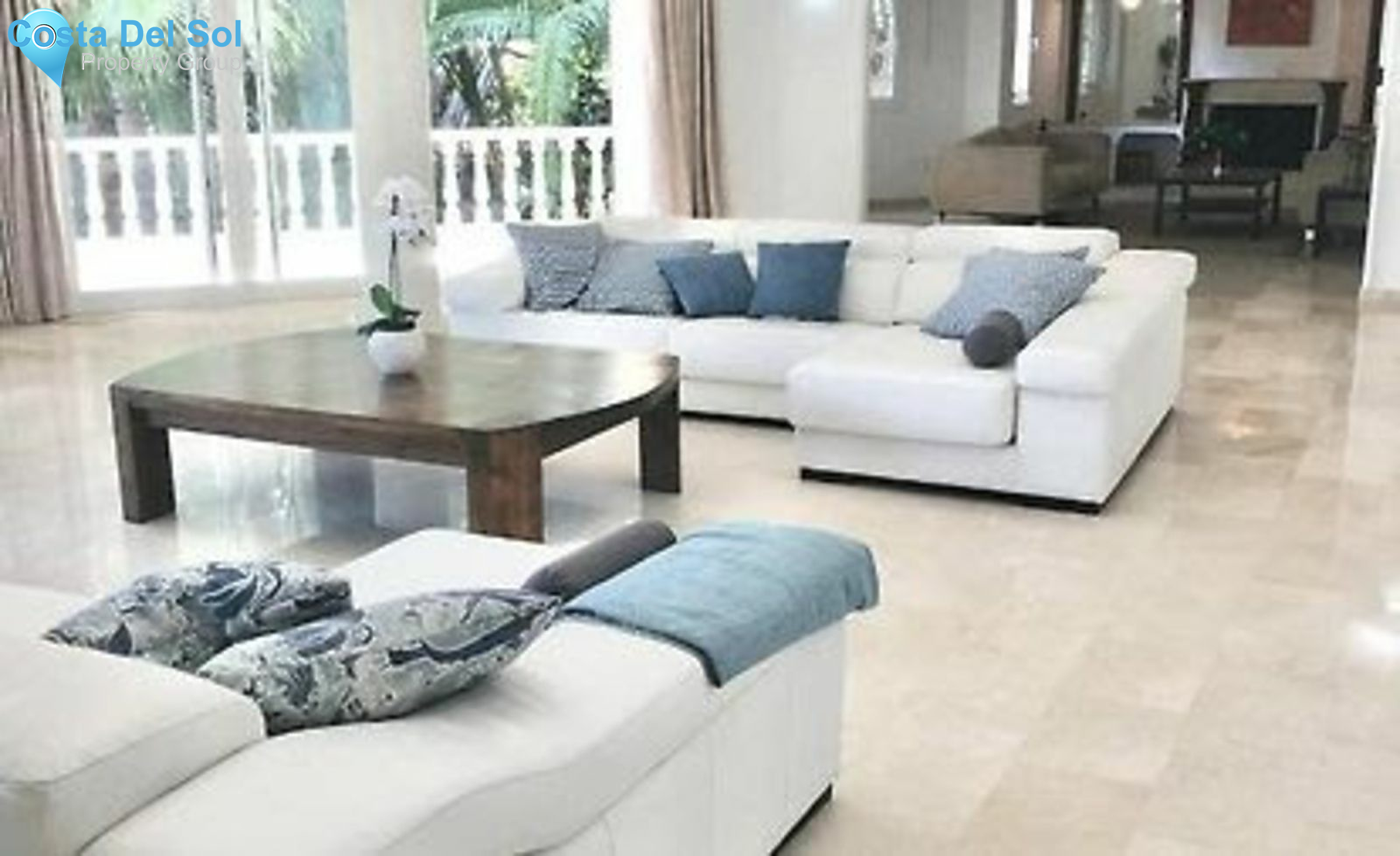 Detached Villa in The Golden Mile-1171048