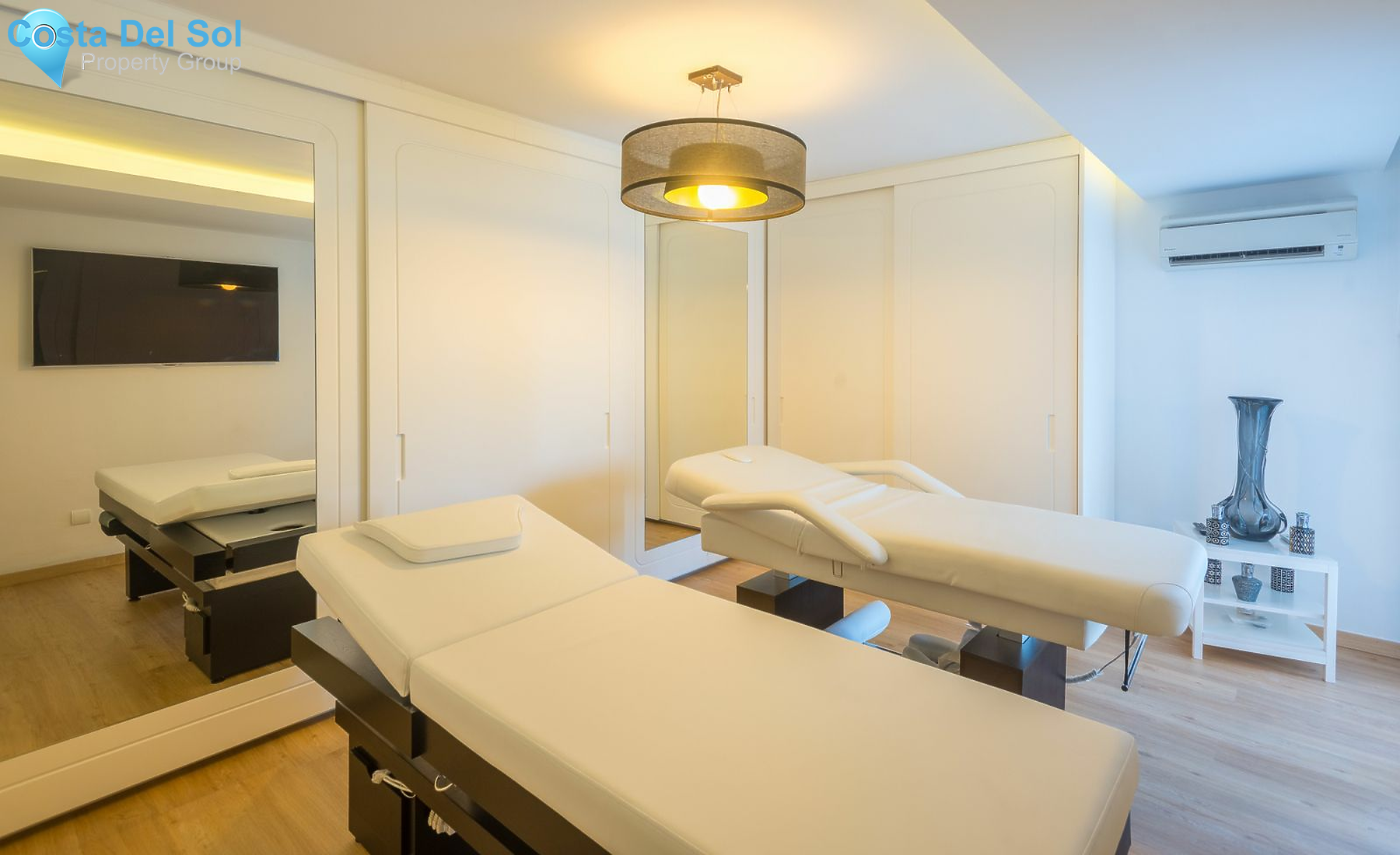 Detached Villa in The Golden Mile-1205398