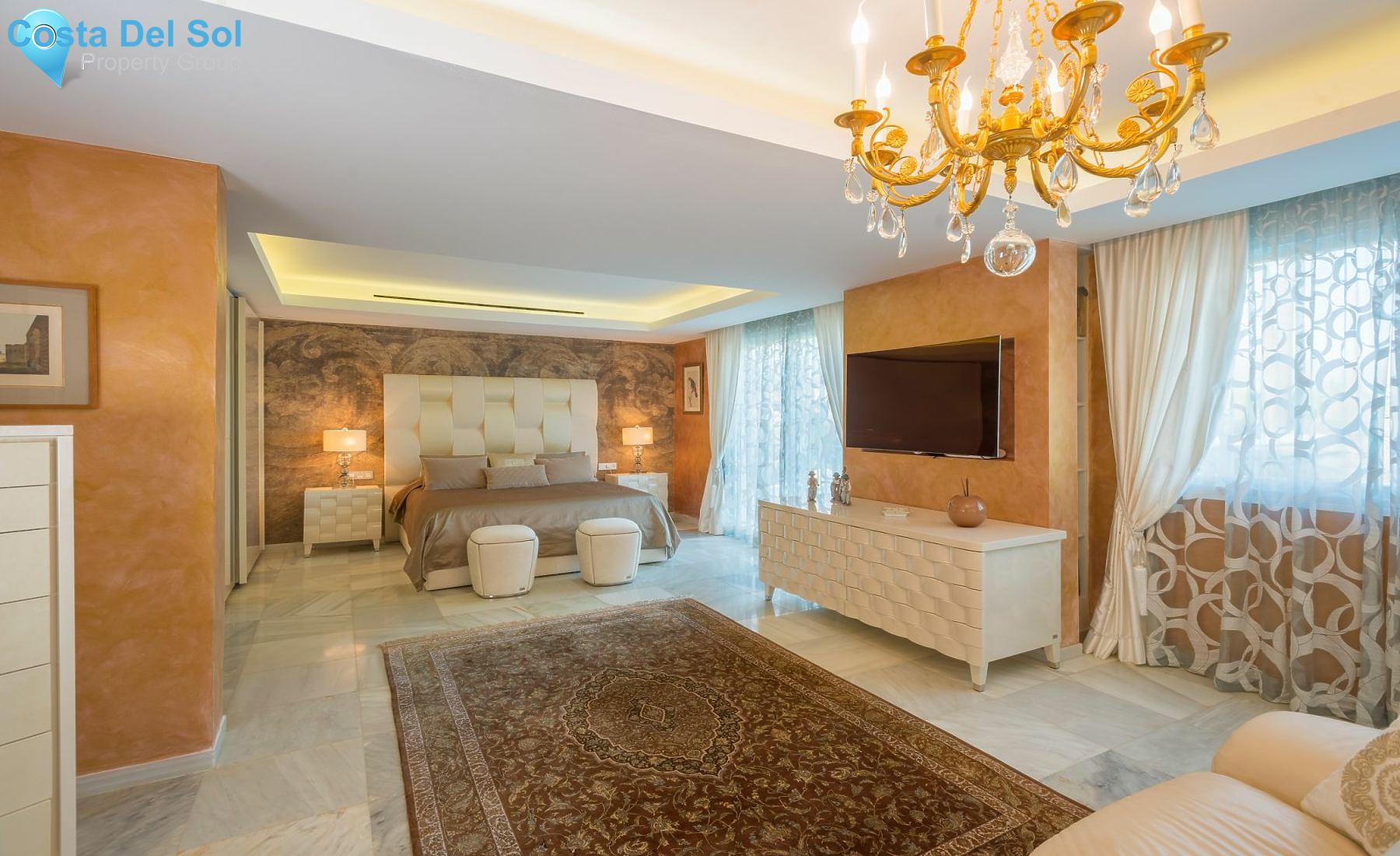 Detached Villa in The Golden Mile-1205403