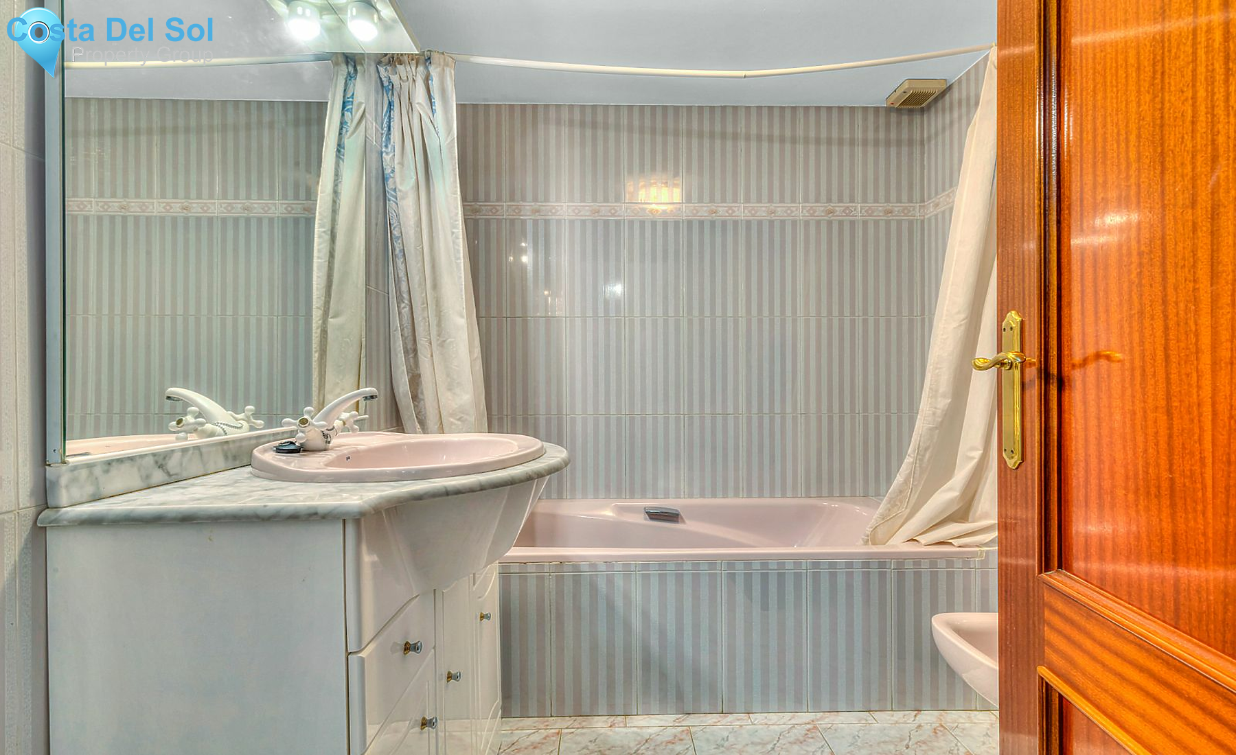 Detached Villa in El Coto-1200019