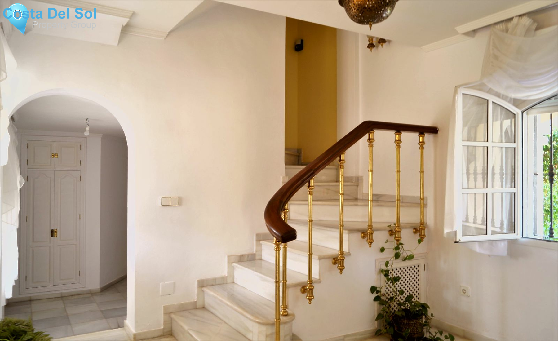 Detached Villa in Marbella-1200098