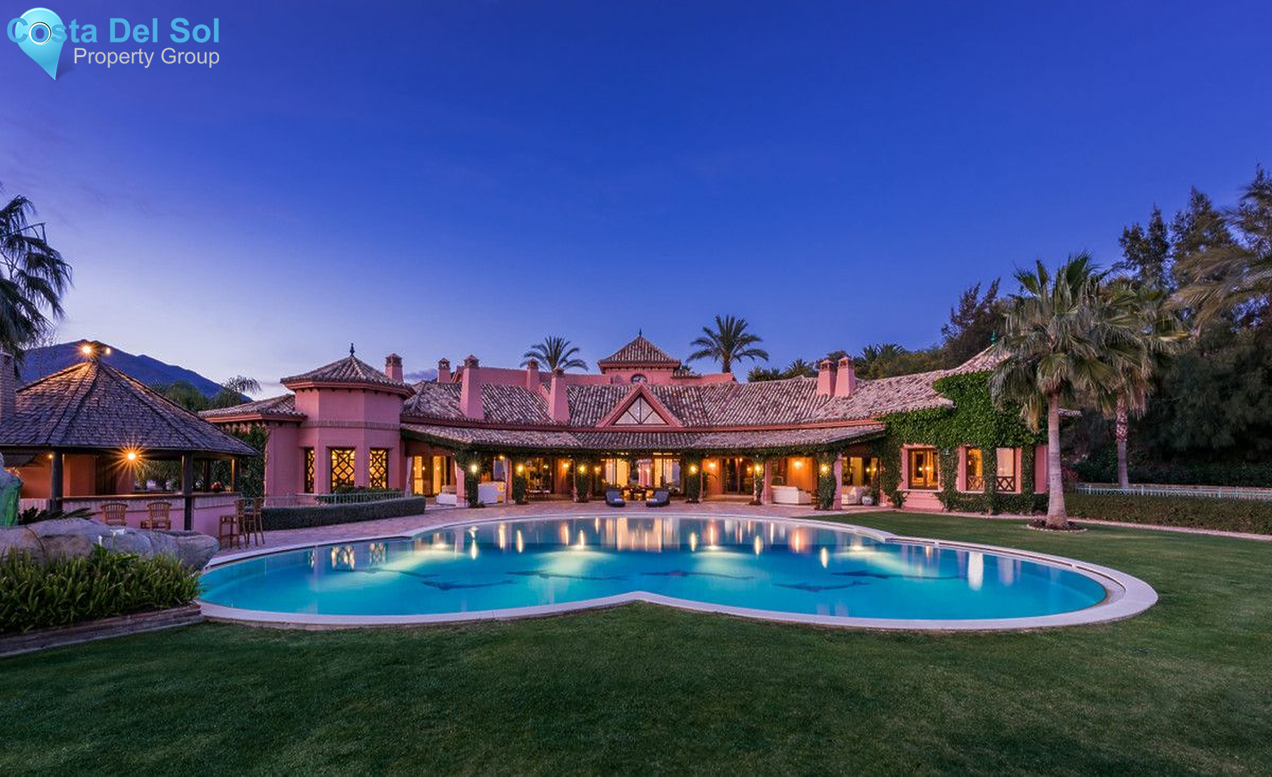 Detached Villa in Nueva Andalucía