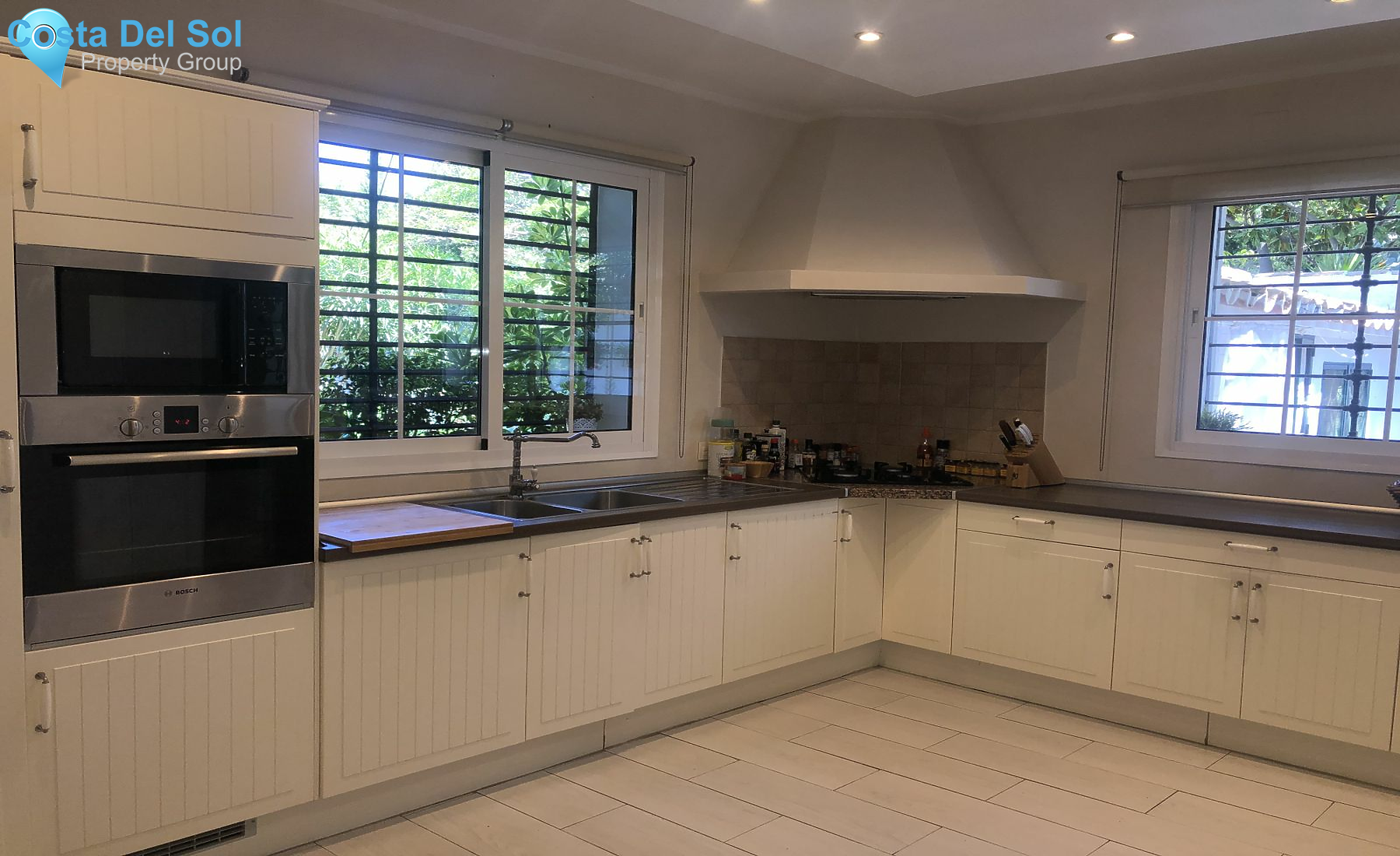 Detached Villa in The Golden Mile-1151900