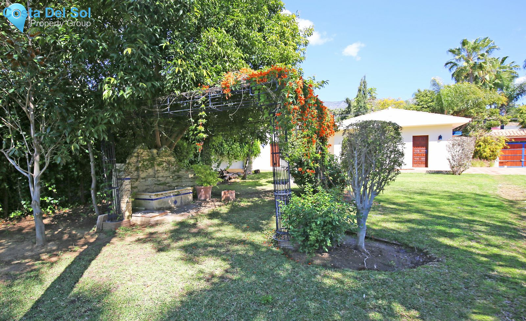 Detached Villa in The Golden Mile-1227649