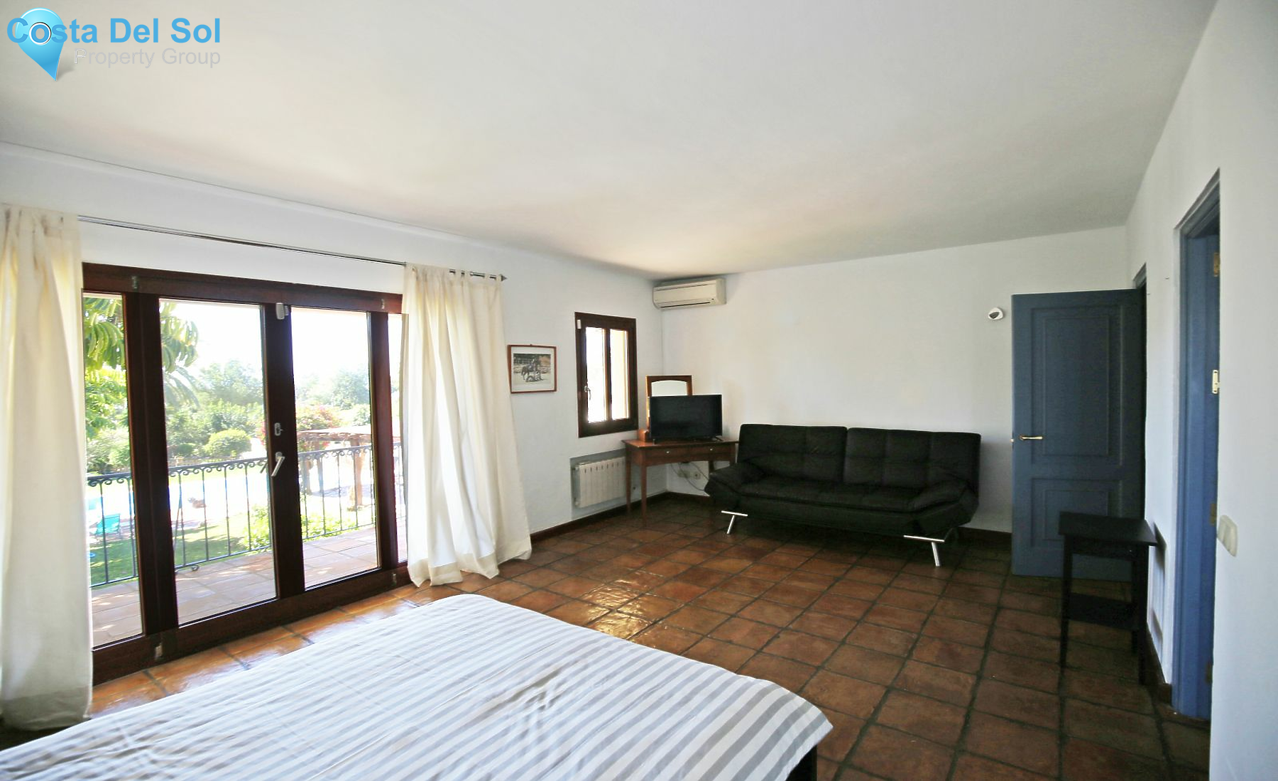 Detached Villa in The Golden Mile-1227637