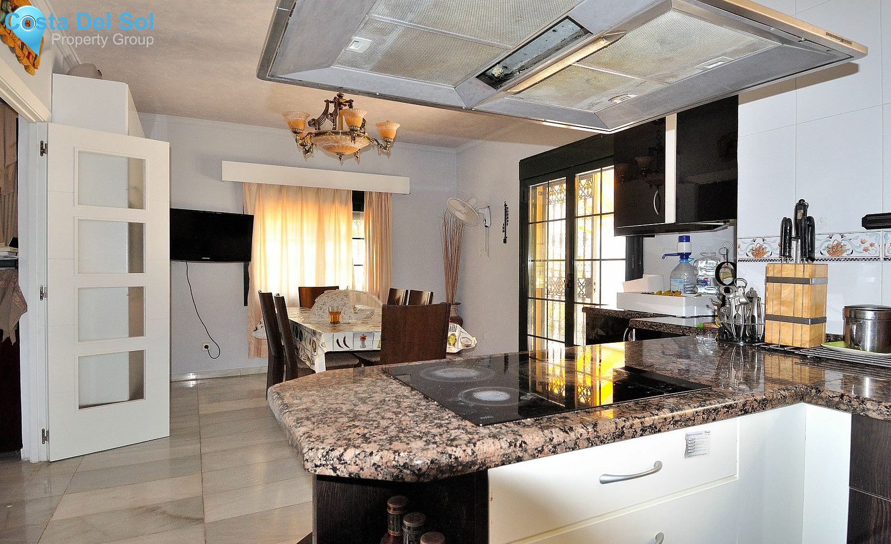 Detached Villa in Alhaurín de la Torre-1185328