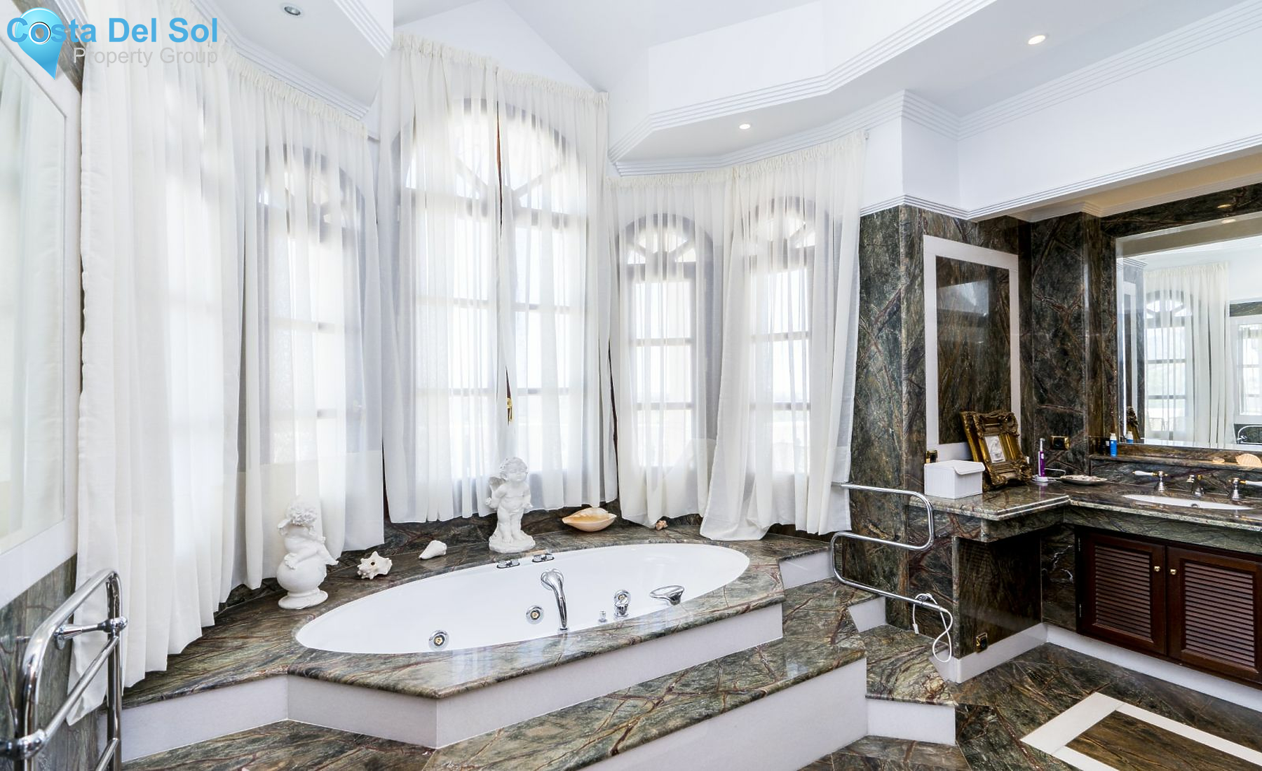 Detached Villa in Estepona-1202219