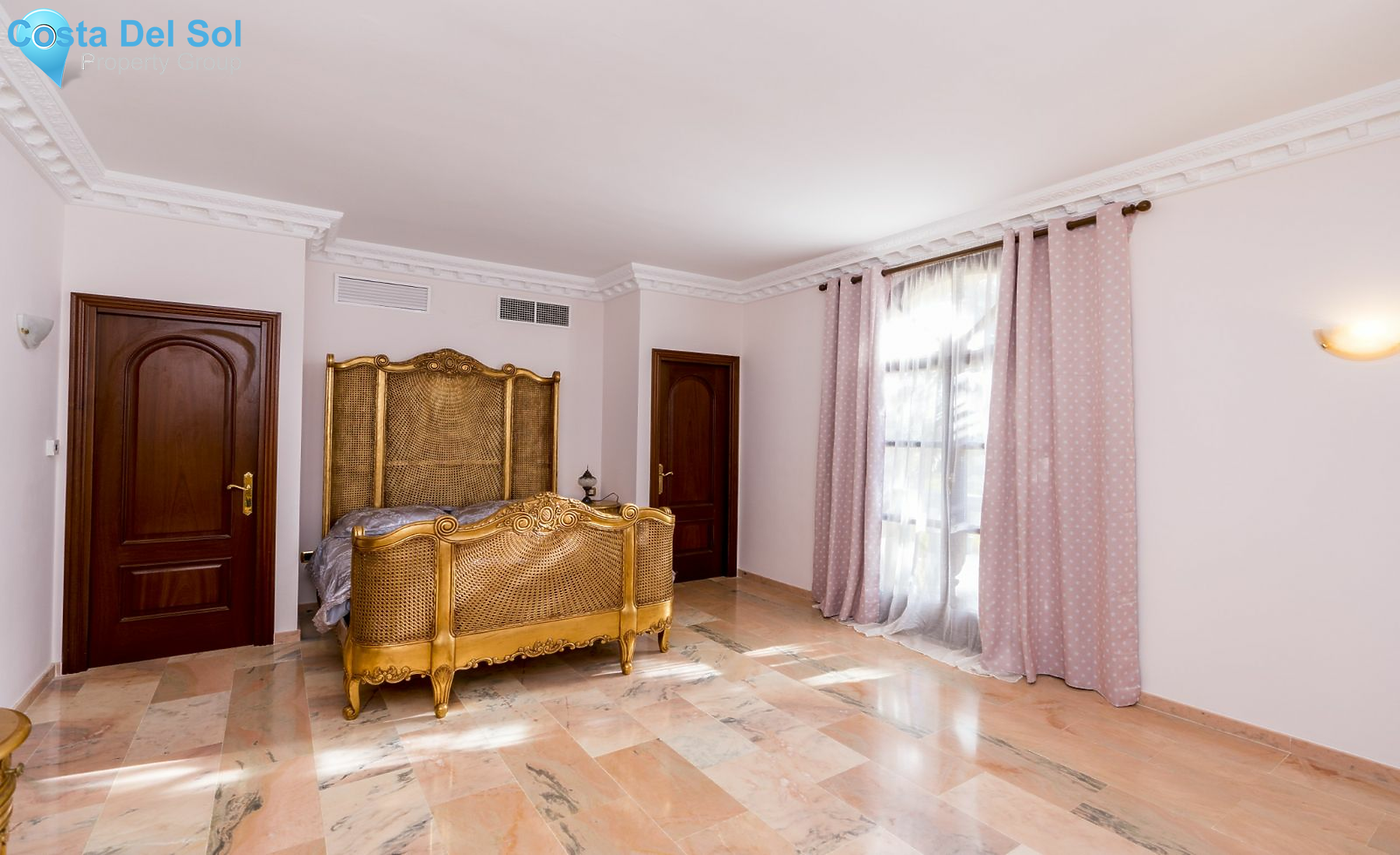 Detached Villa in Estepona-1202233