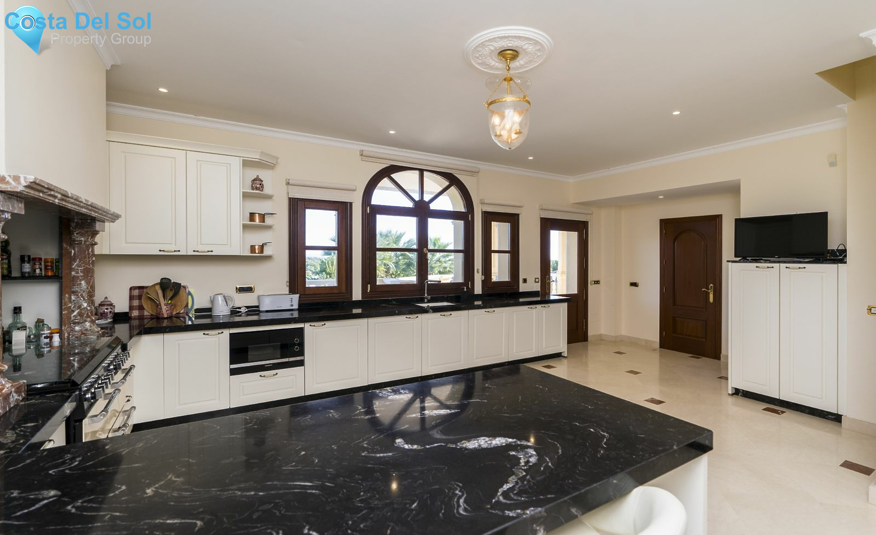 Detached Villa in Estepona-1202221