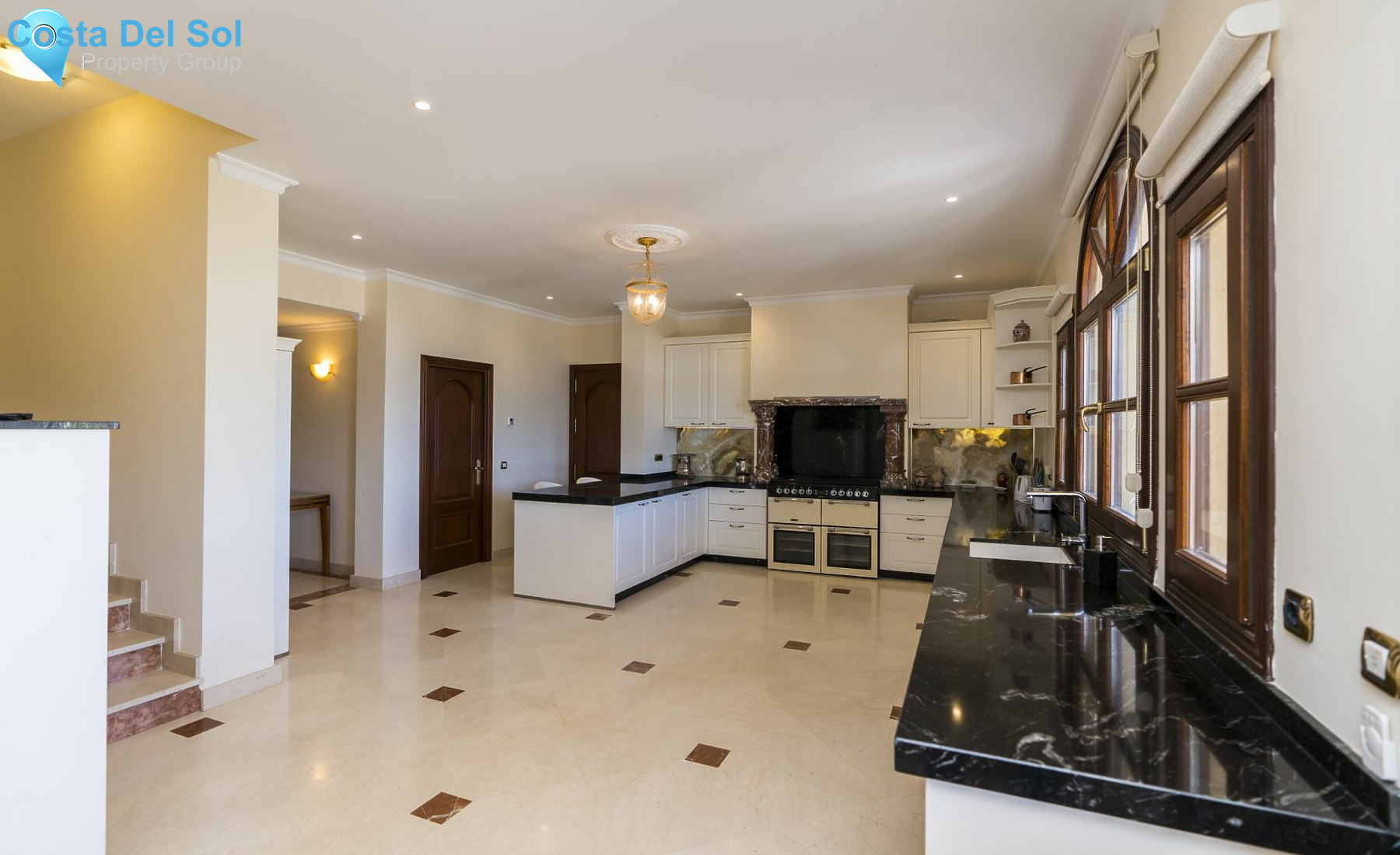 Detached Villa in Estepona-1202224