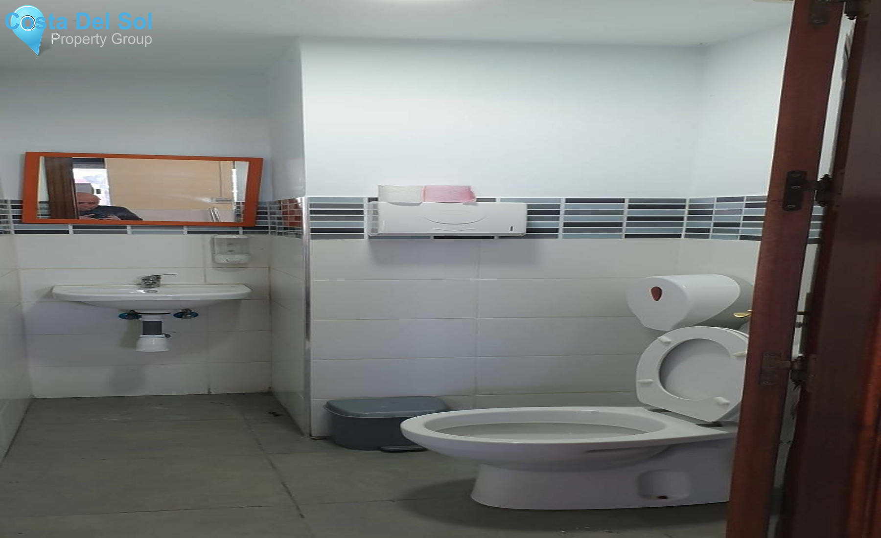 Business in La Azucarera-1169536