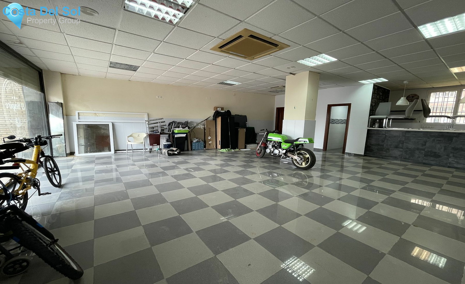 Business in La Azucarera-1169529