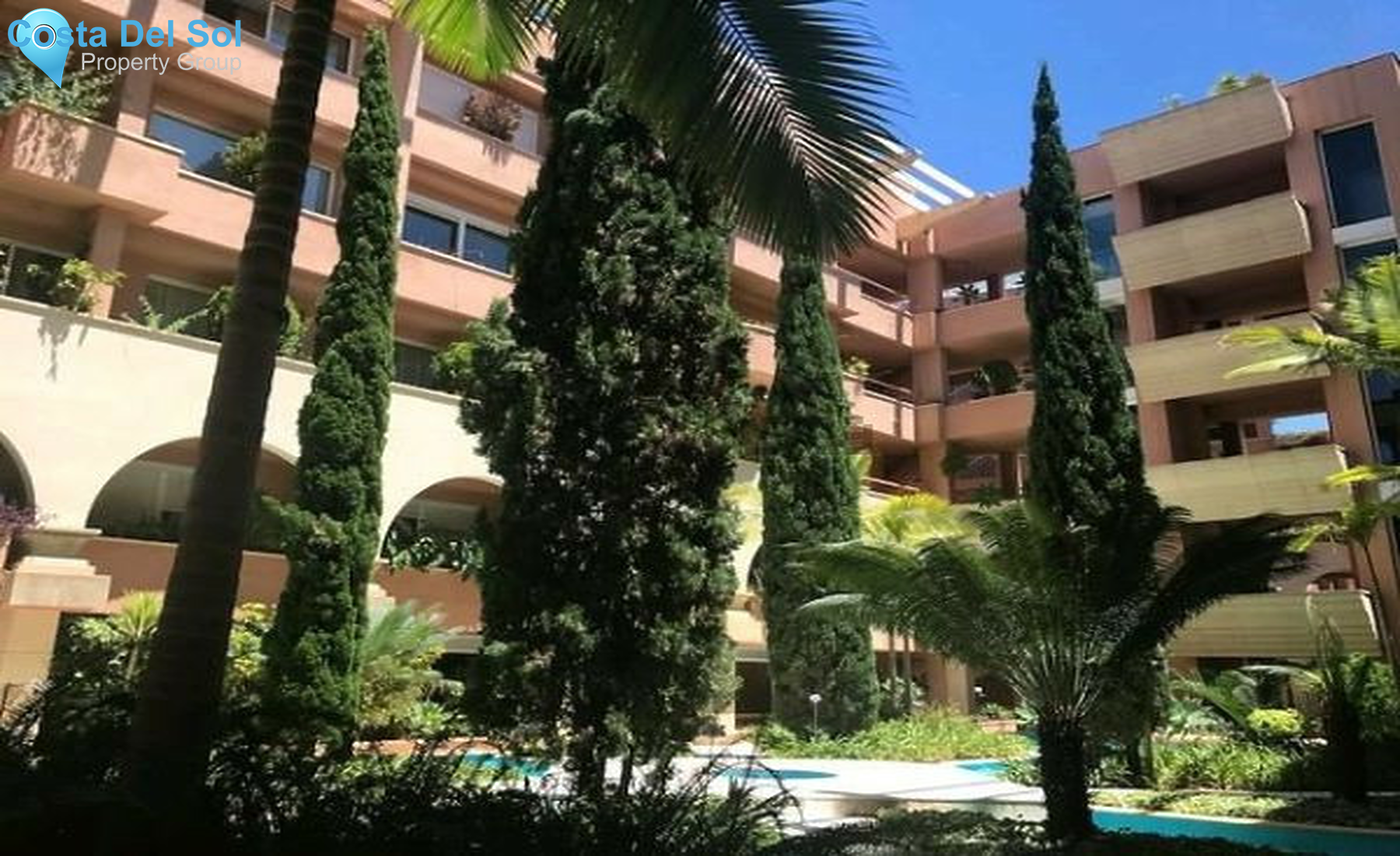 Commercial in Nueva Andalucía-1357945