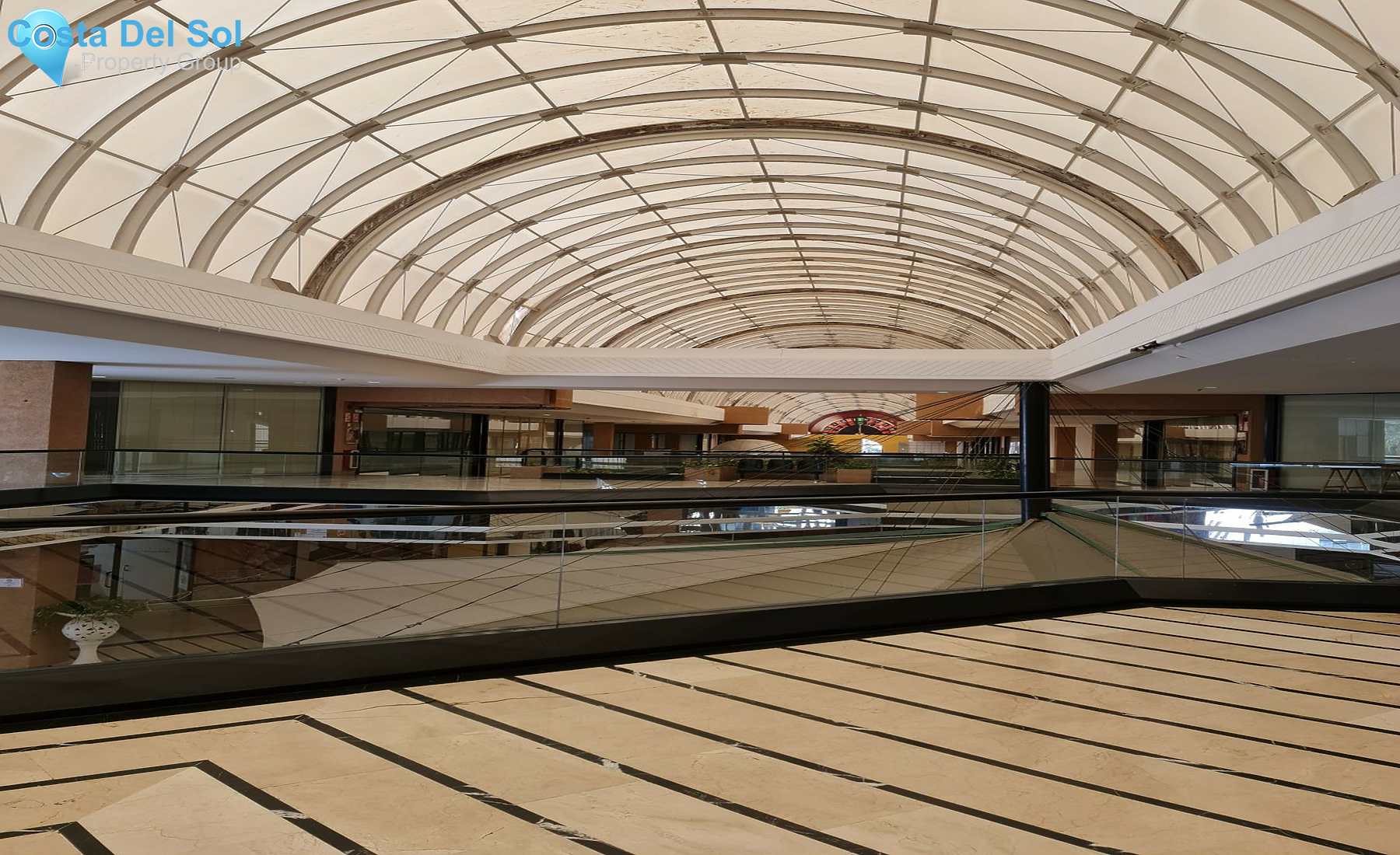 Commercial in Puerto Banús-1351714