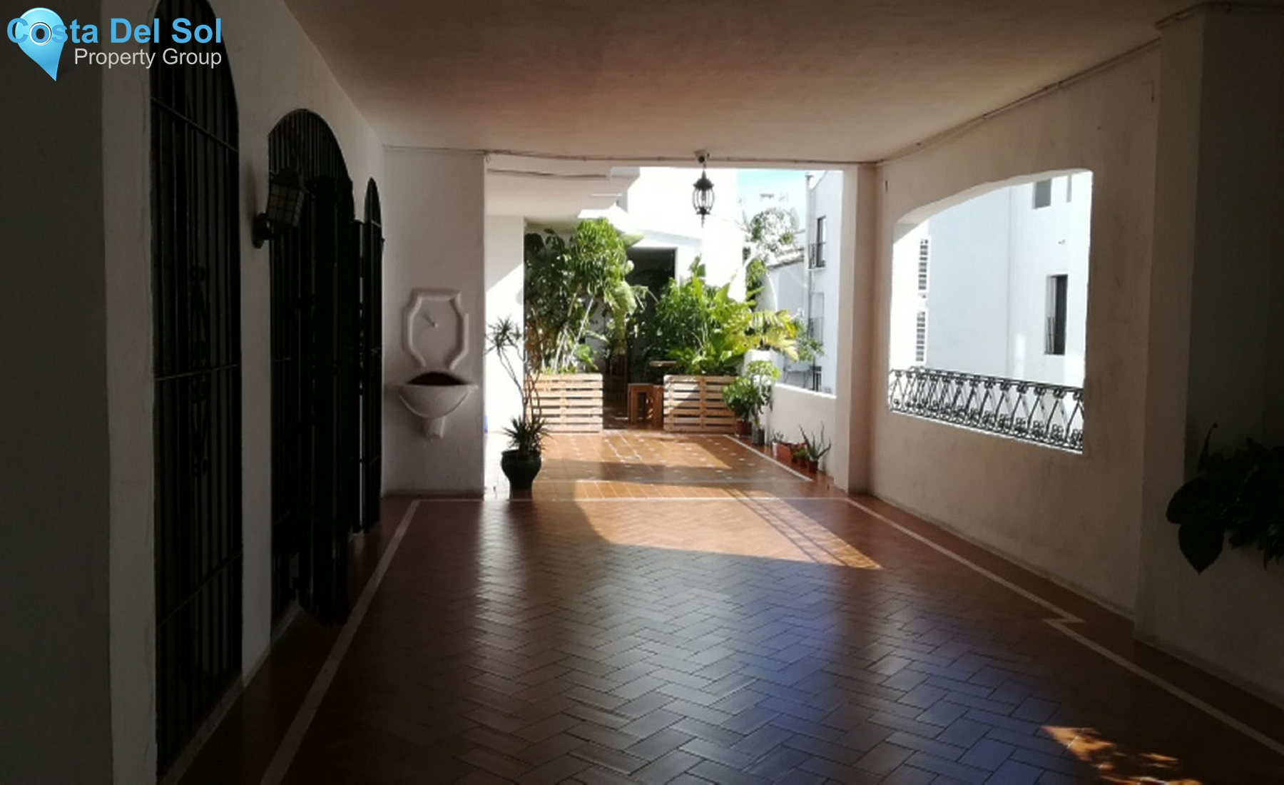 Commercial in Puerto Banús-1355290